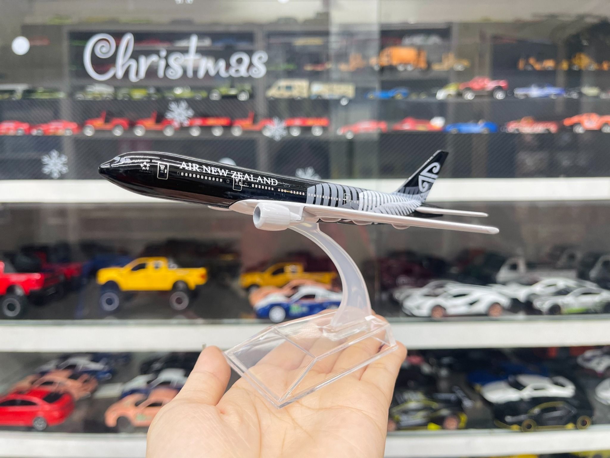 Mô hình máy bay Air New Zealands Boeing B777-200ER 16cm MB16087