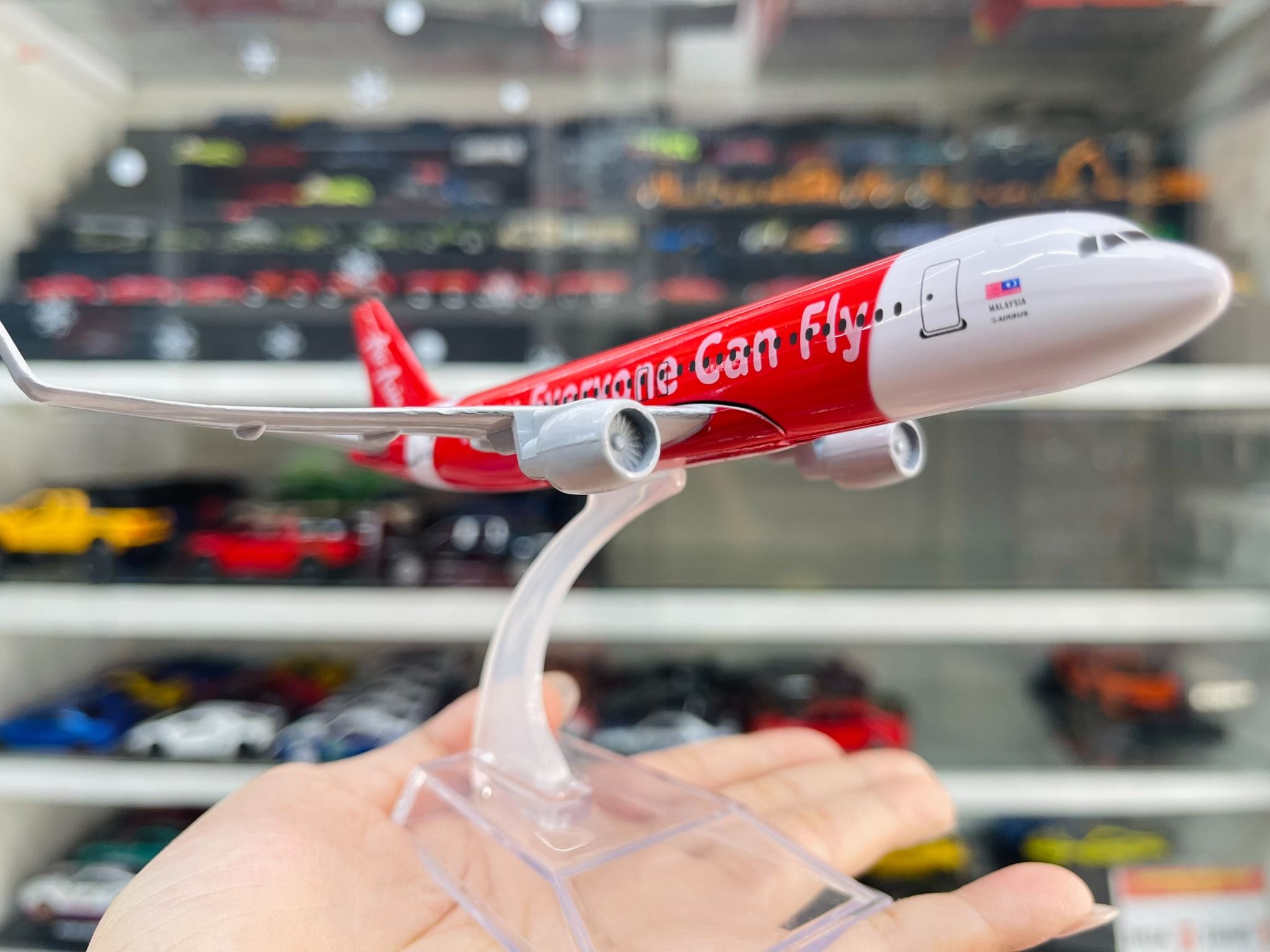Mô hình máy bay Air Asia Now Everyone Can Fly Airbus A320-200 16cm MB16152