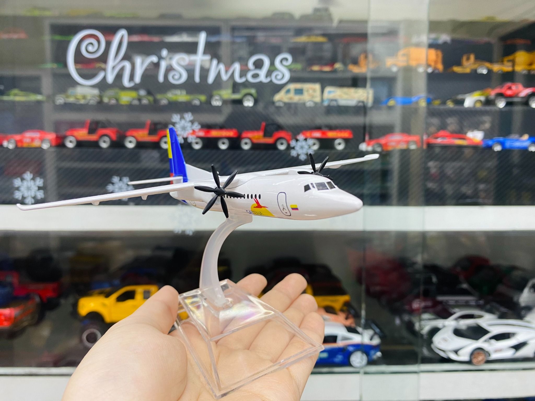 Mô hình máy bay cánh quạt ATR72-60 Columbia Avianca Satena FK50 16cm MB16155