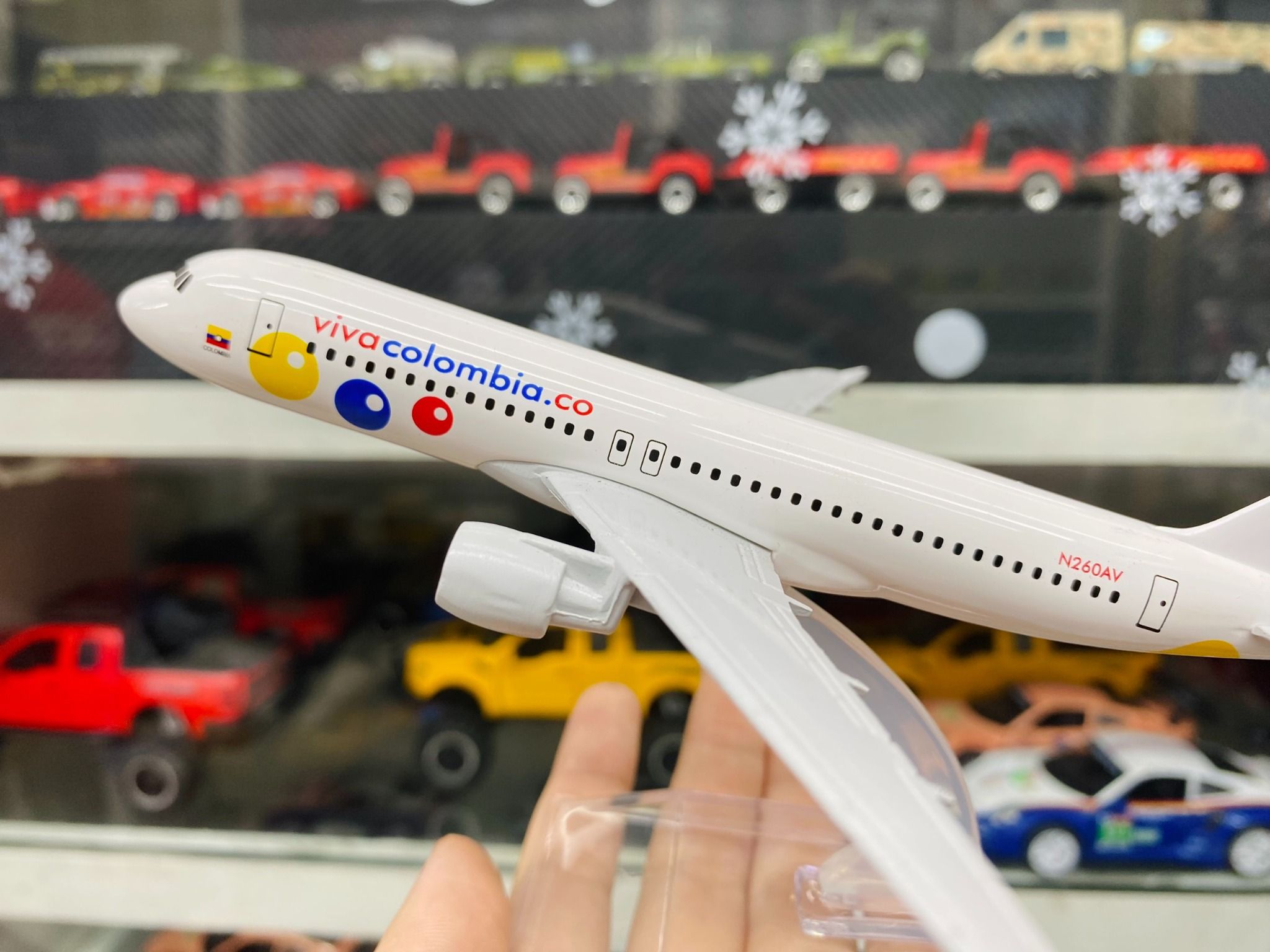 Mô hình máy bay Avianca Viva Colombia Airbus A320-200 16cm MB16169