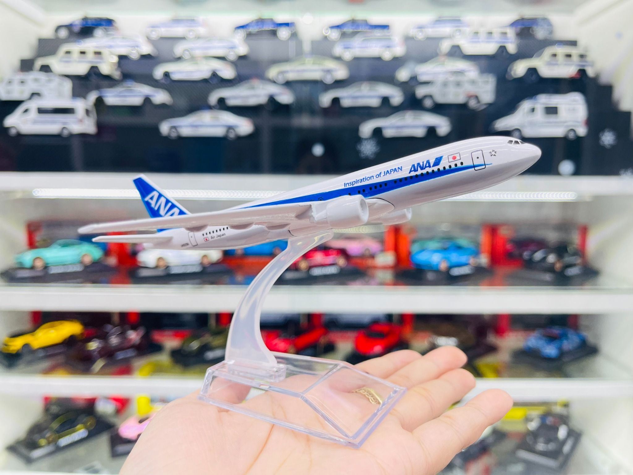 Mô hình máy bay Inspiration of Japan ANA Airlines Boeing B777 16cm MB16173