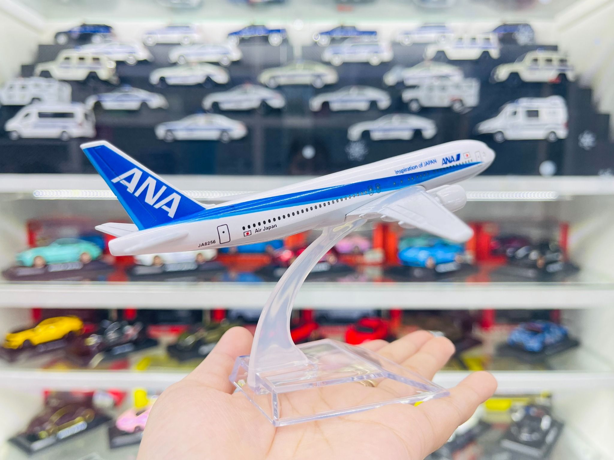 Mô hình máy bay Inspiration of Japan ANA Airlines Boeing B777 16cm MB16173