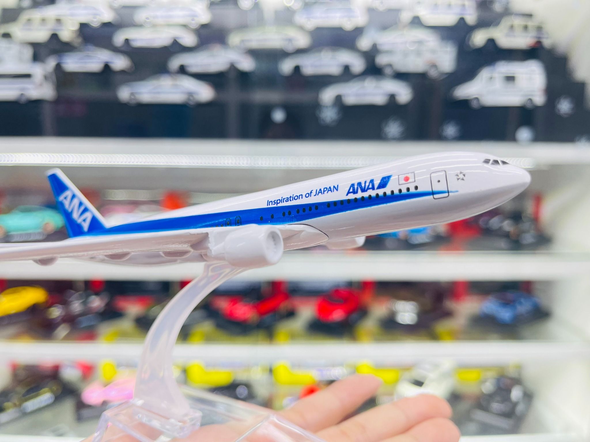 Mô hình máy bay Inspiration of Japan ANA Airlines Boeing B777 16cm MB16173