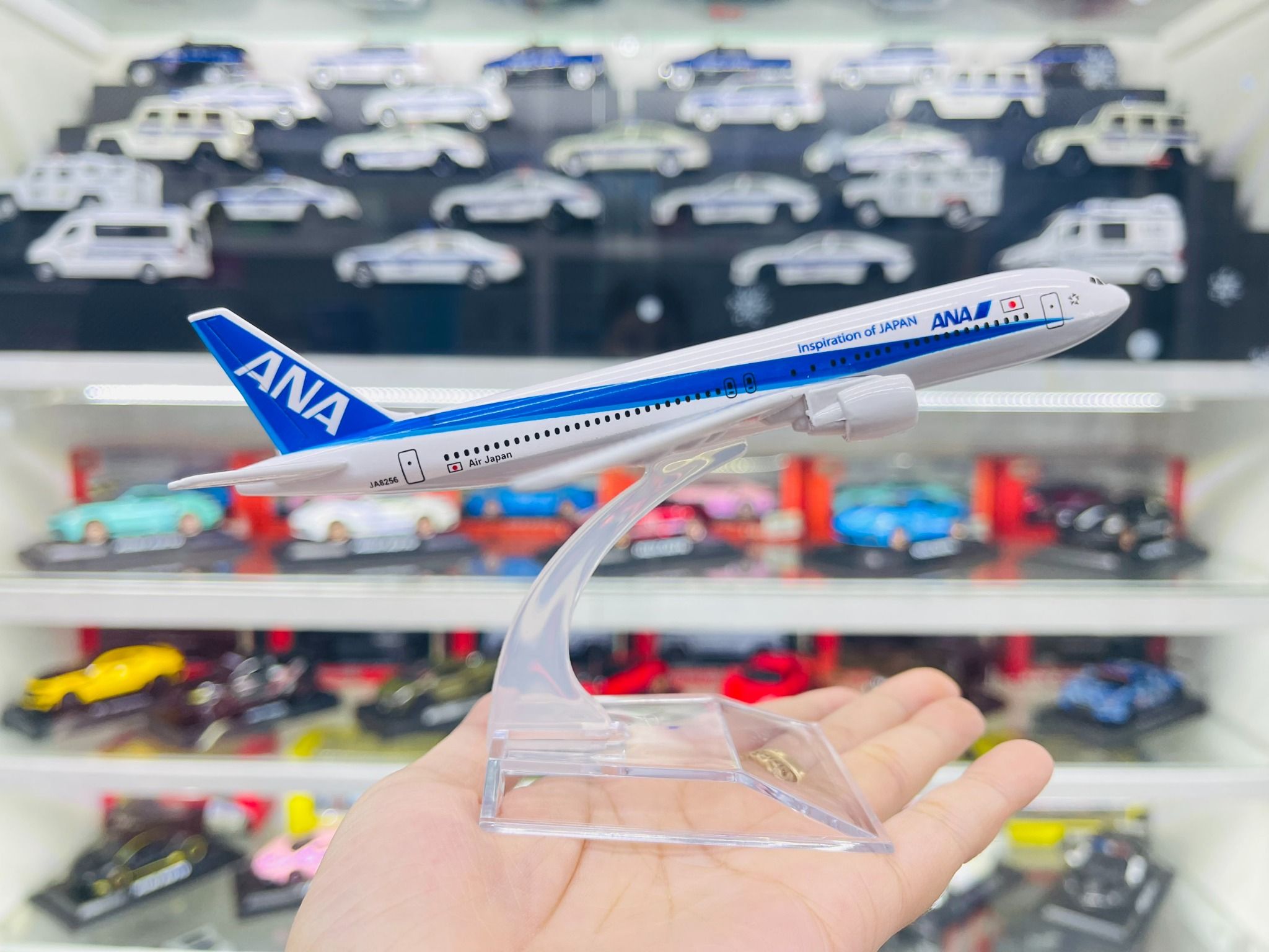 Mô hình máy bay Inspiration of Japan ANA Airlines Boeing B777 16cm MB16173