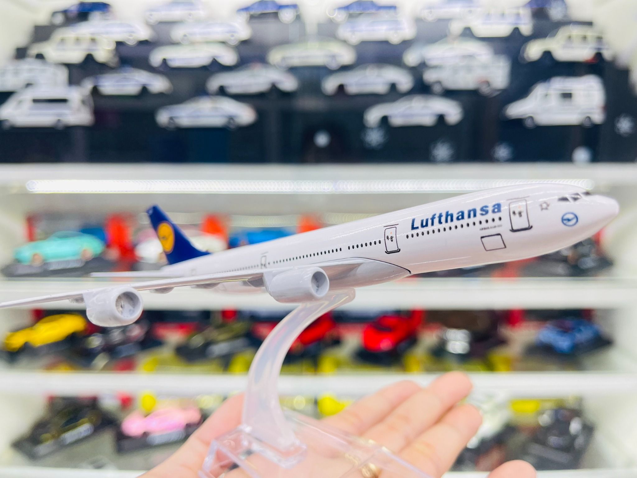 Mô hình máy bay Germany Lufthansa Airbus A340 16cm MB16178