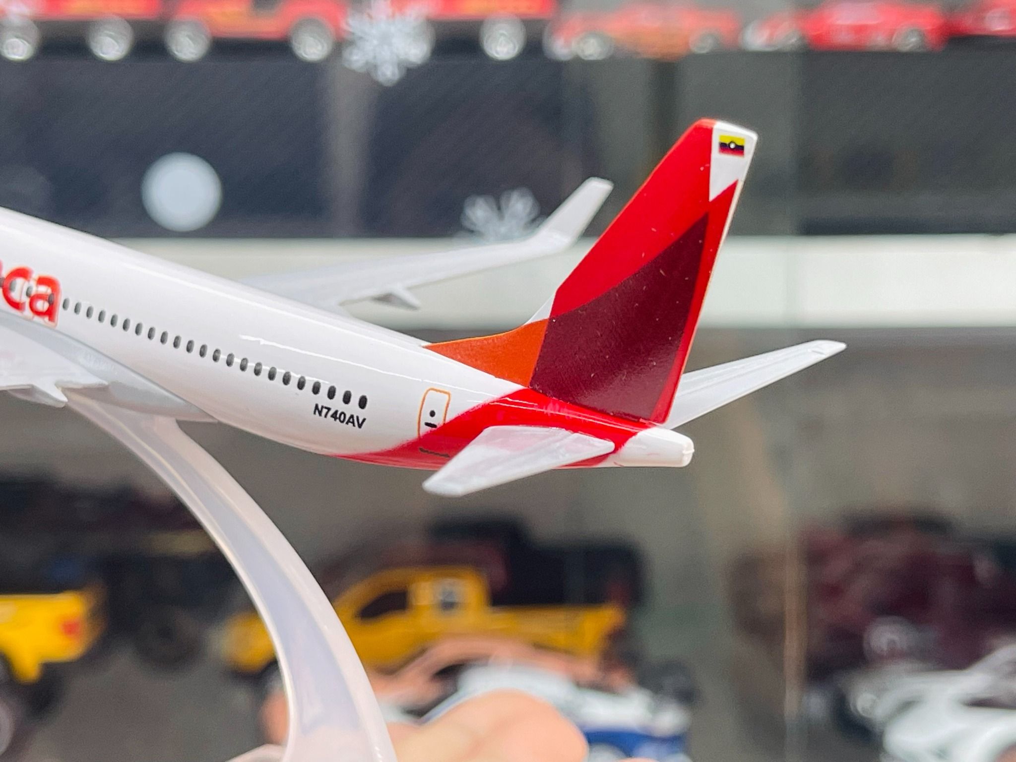 Mô hình máy bay Avianca Airbus A320 16cm MB16180