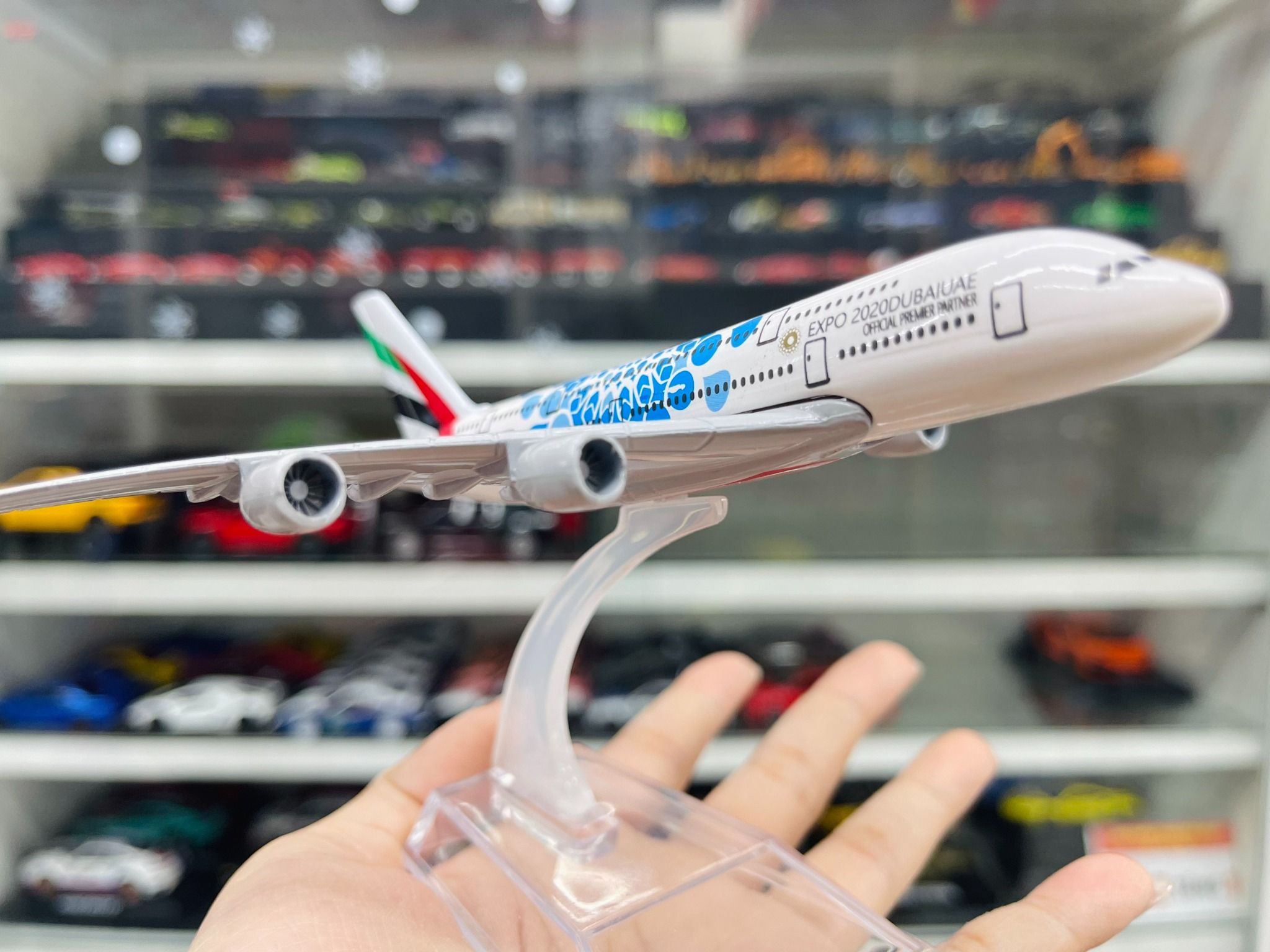 Mô hình máy bay UAE World Expo Airbus A380 kích thước 16cm MB16185