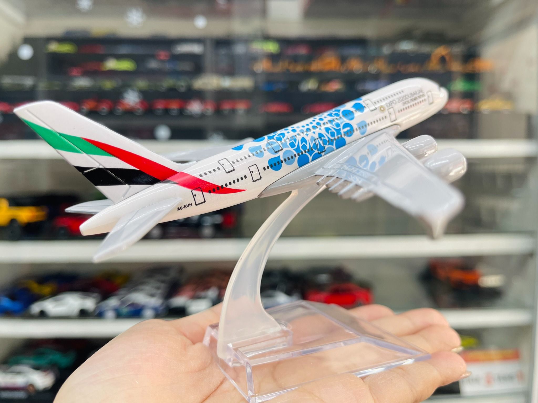 Mô hình máy bay UAE World Expo Airbus A380 kích thước 16cm MB16185