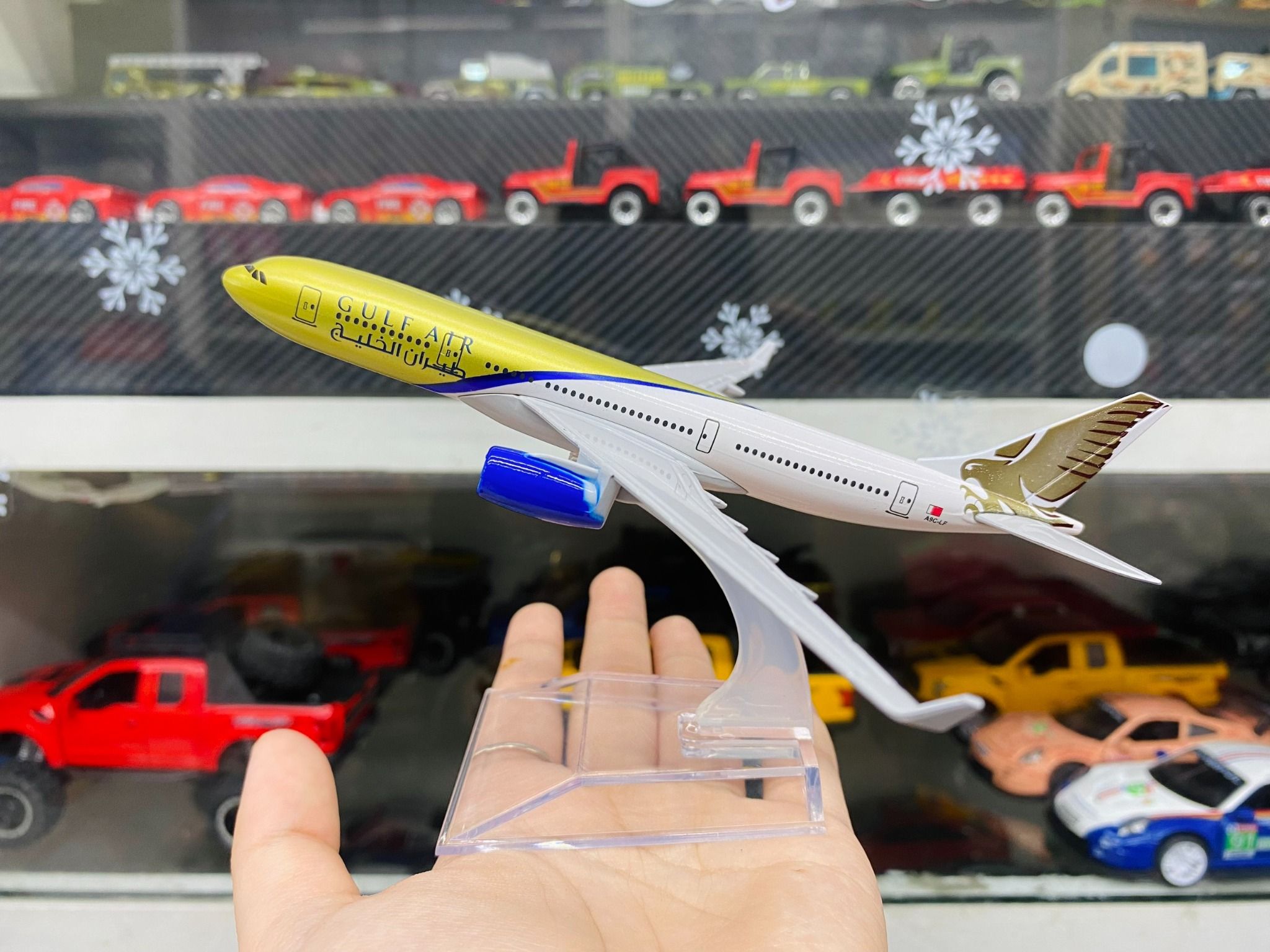 Mô hình máy bay Gulf Airbus A330 kích thước 16cm MB16188