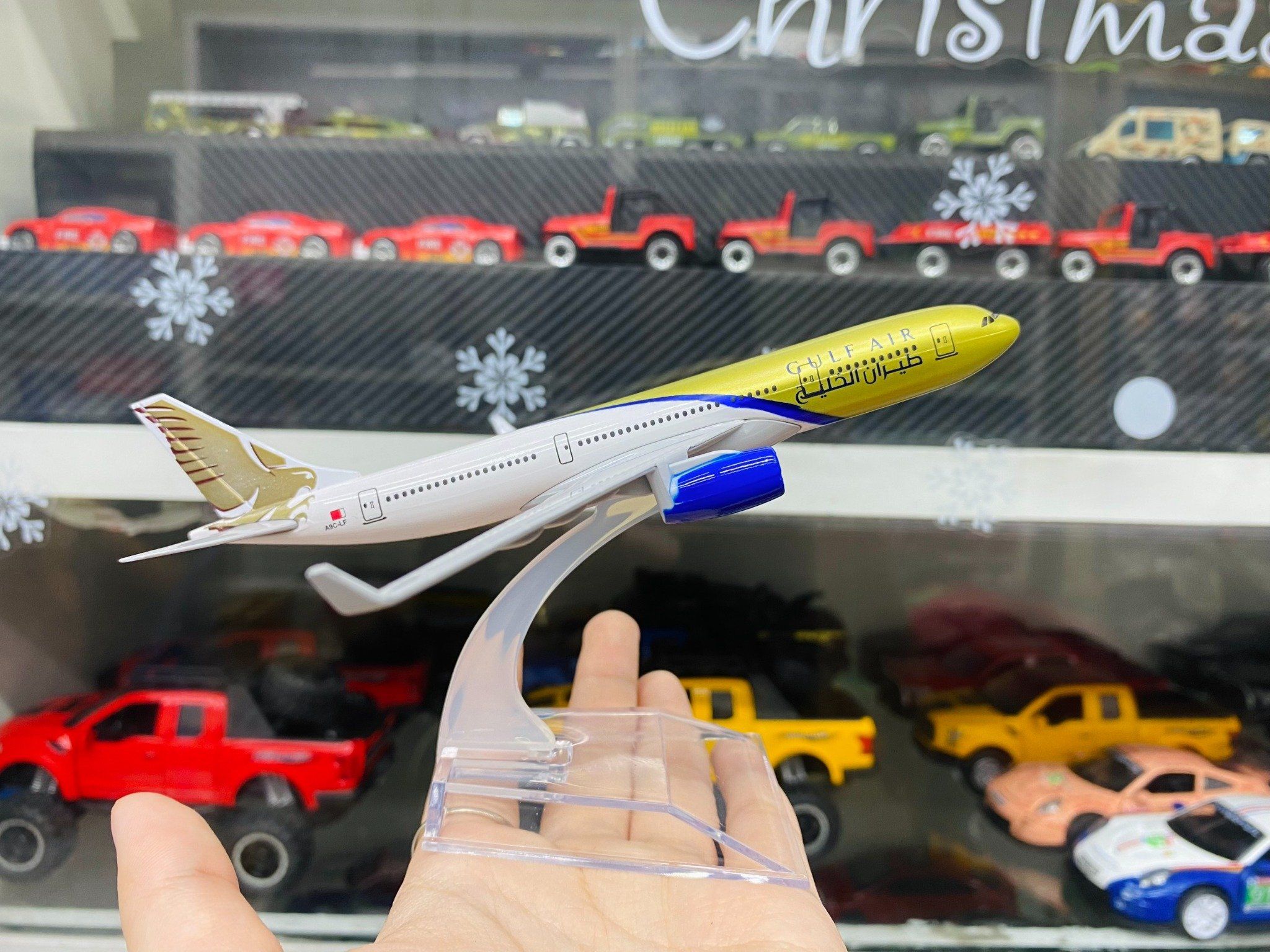Mô hình máy bay Gulf Airbus A330 kích thước 16cm MB16188