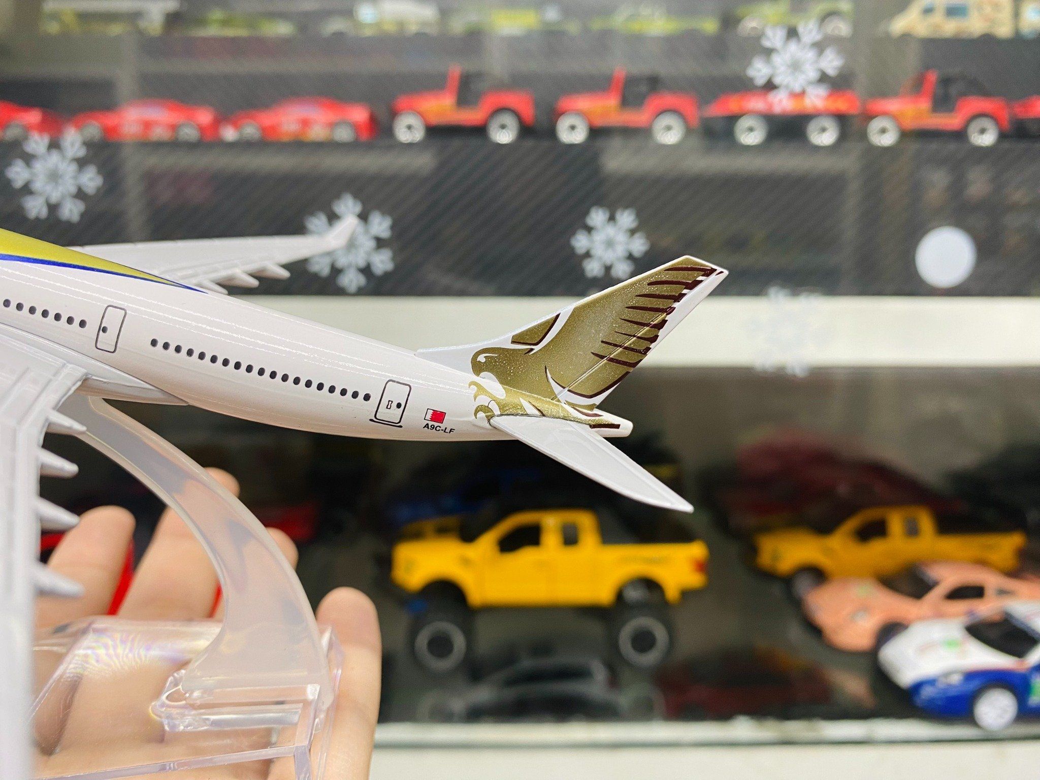 Mô hình máy bay Gulf Airbus A330 kích thước 16cm MB16188
