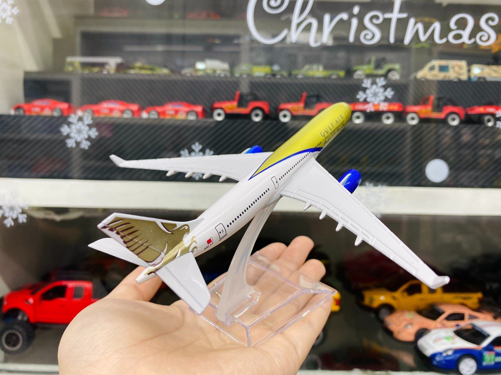 Mô hình máy bay Gulf Airbus A330 kích thước 16cm MB16188