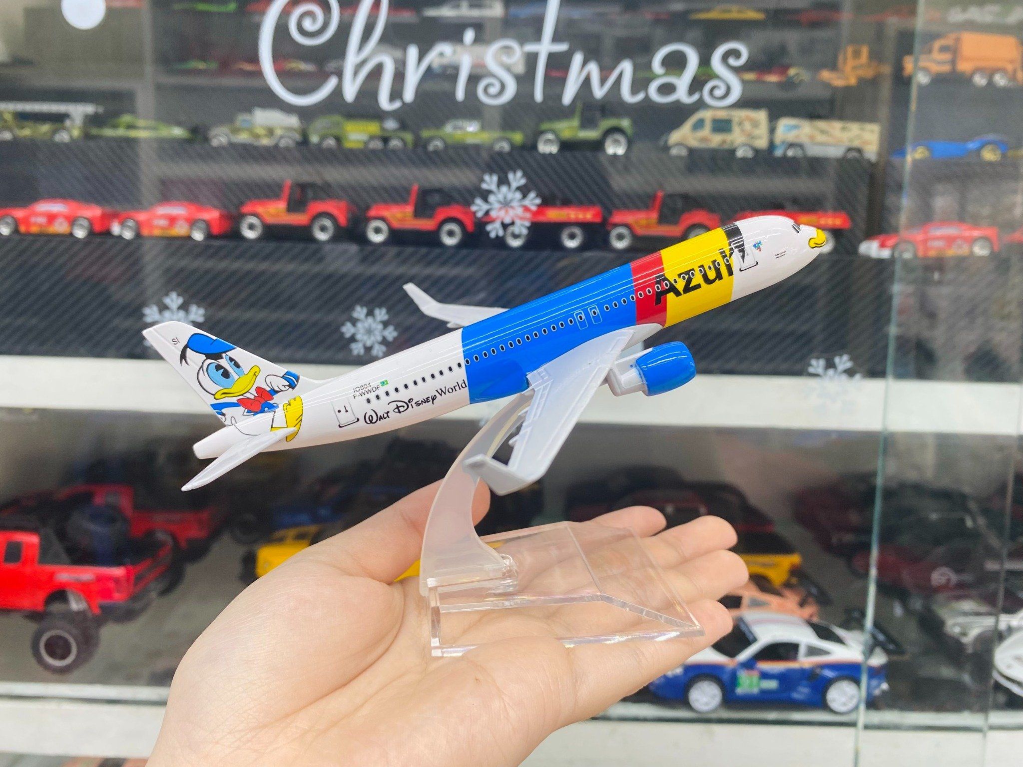 Mô hình máy bay Azul Donald Airbus A320 kích thước 16cm MB16199