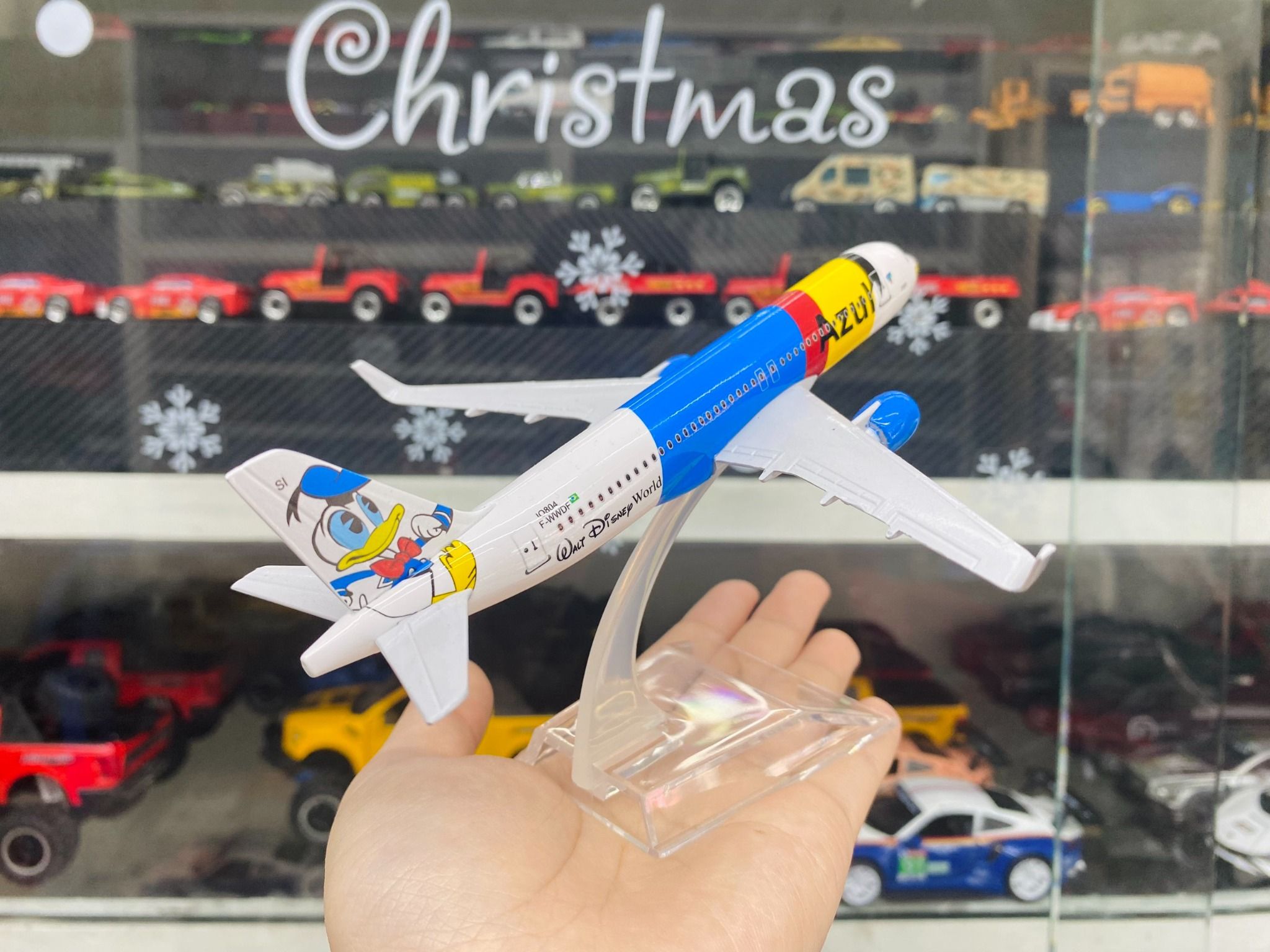 Mô hình máy bay Azul Donald Airbus A320 kích thước 16cm MB16199