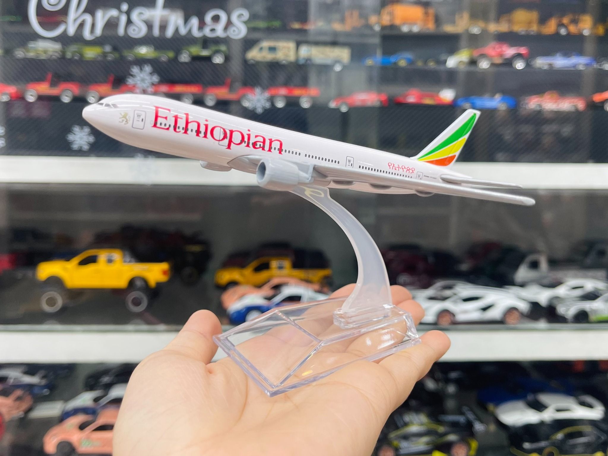 Mô hình máy bay Ethiopian Airlines Boeing B777-300 kích thước 16cm MB16203