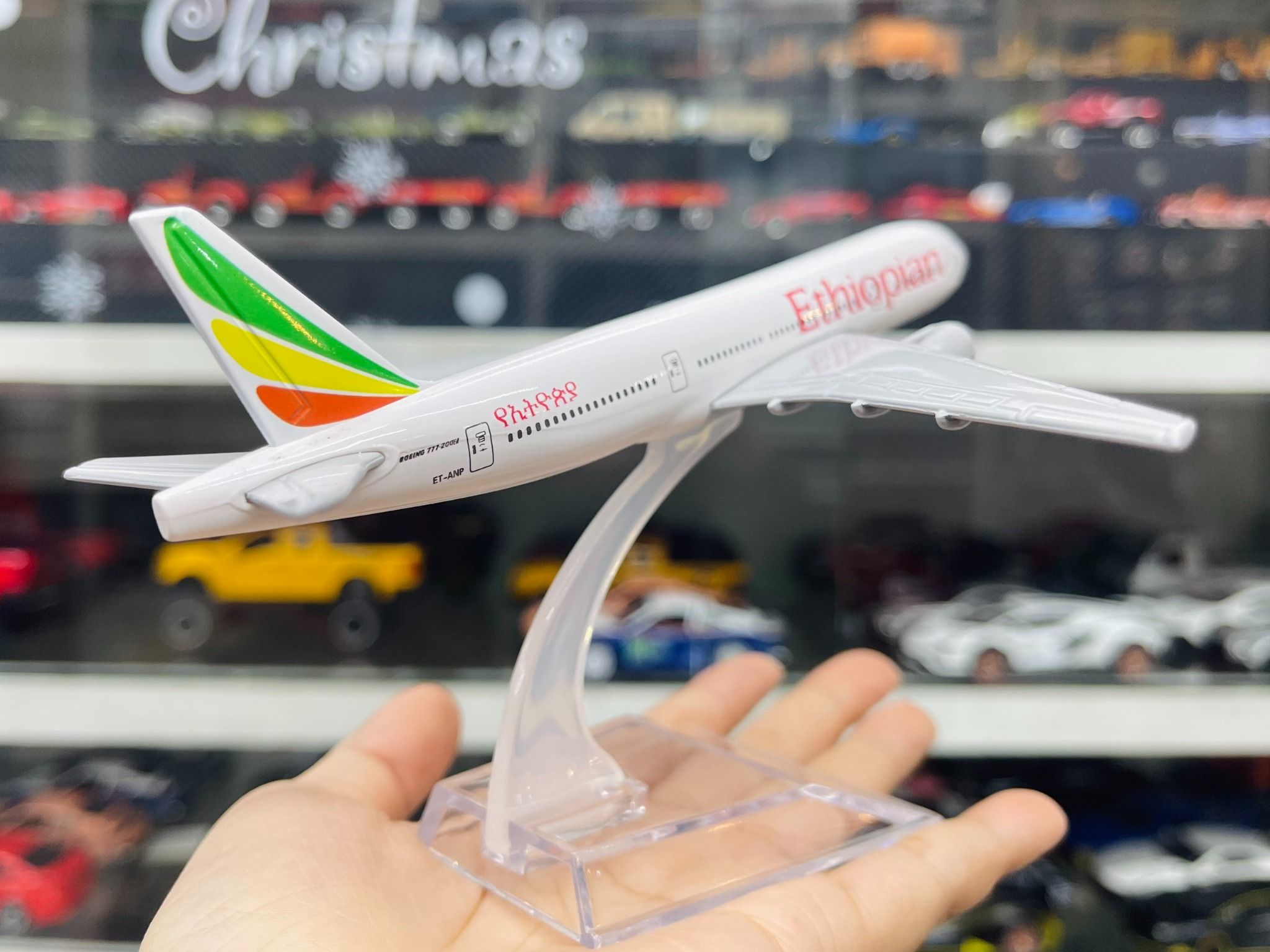 Mô hình máy bay Ethiopian Airlines Boeing B777-300 kích thước 16cm MB16203