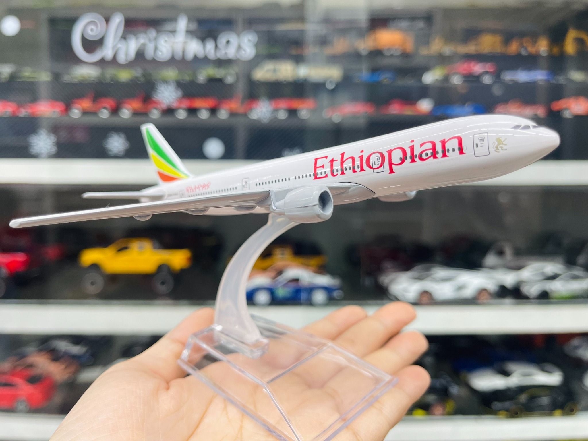 Mô hình máy bay Ethiopian Airlines Boeing B777-300 kích thước 16cm MB16203