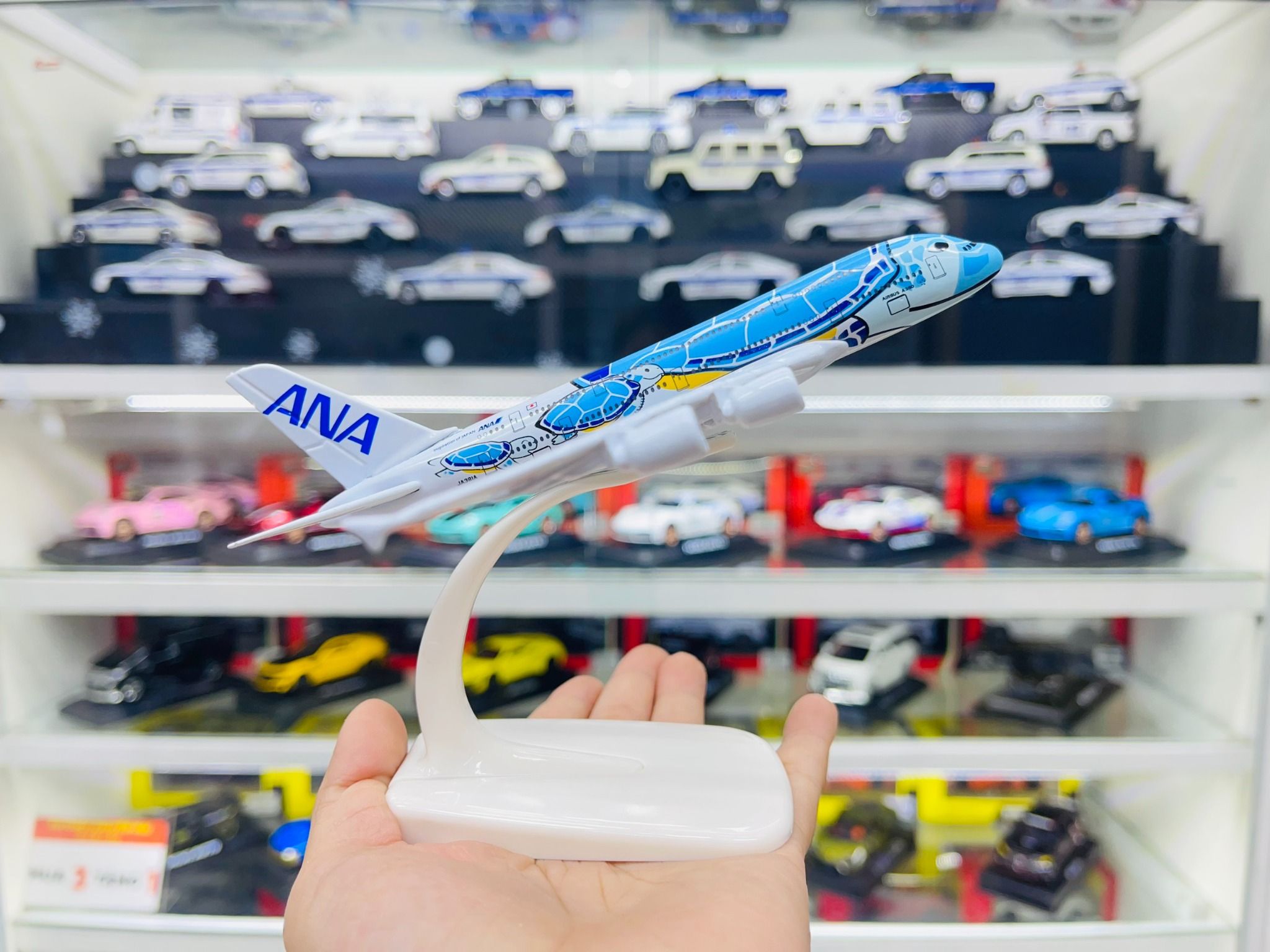 Mô hình máy bay ANA Blue Turtle Kai A380 có đế 16cm MB16210
