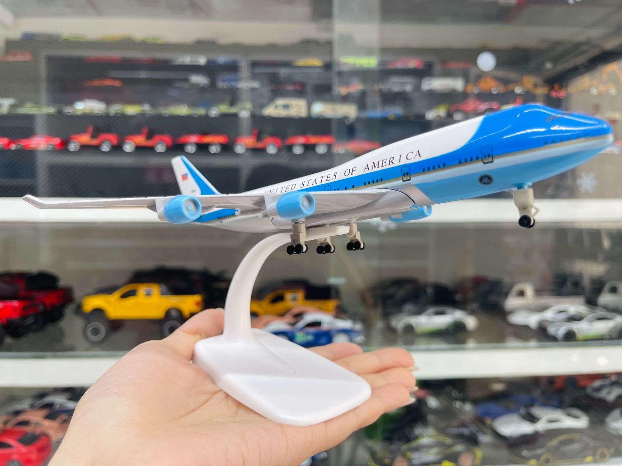 Mô hình máy bay Chuyên cơ tổng thống Mỹ Boeing B747 Air Force One 20cm MB20021