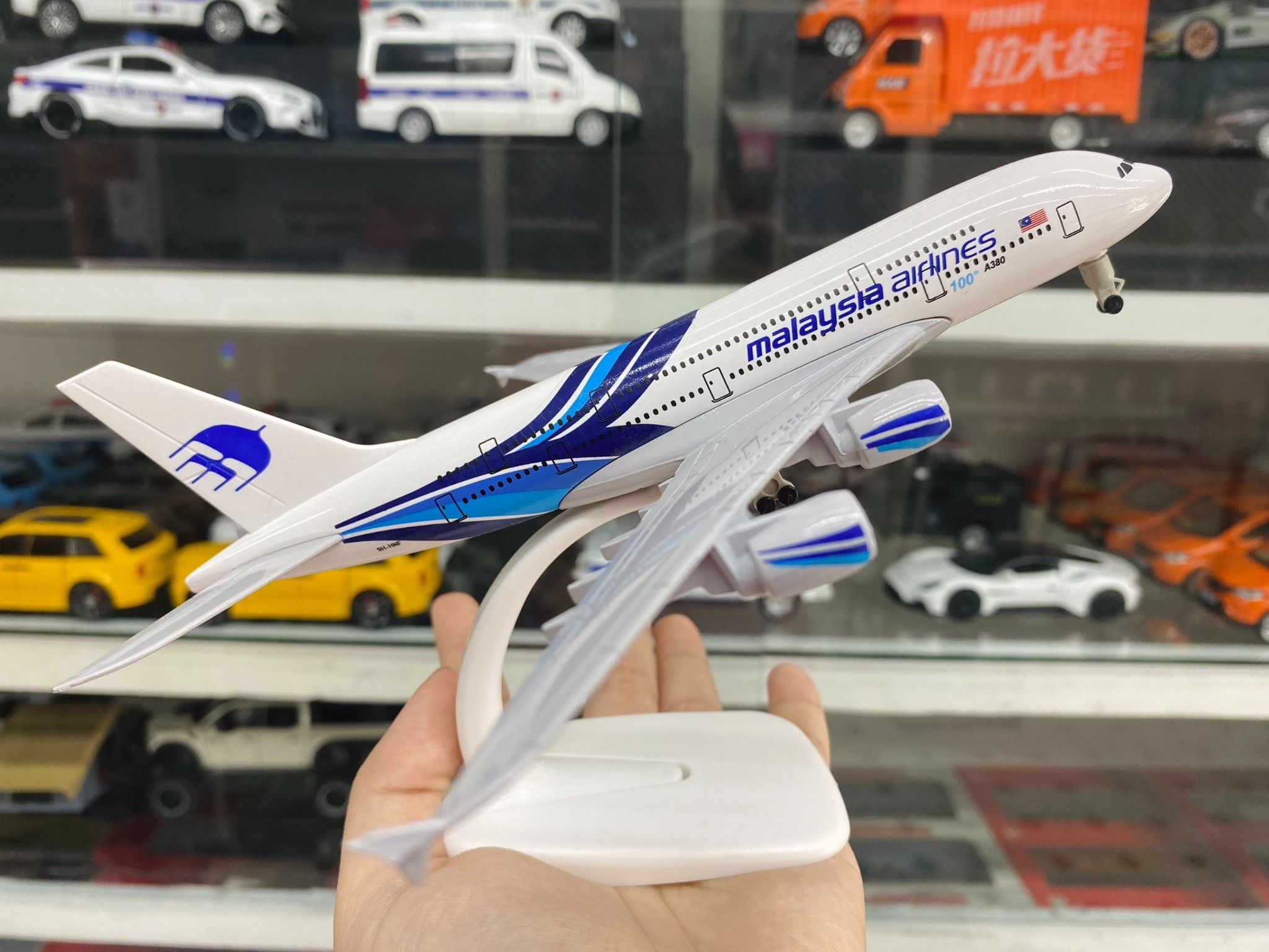 Mô hình máy bay Malaysia Airlines Airbus A380 20cm MB20029