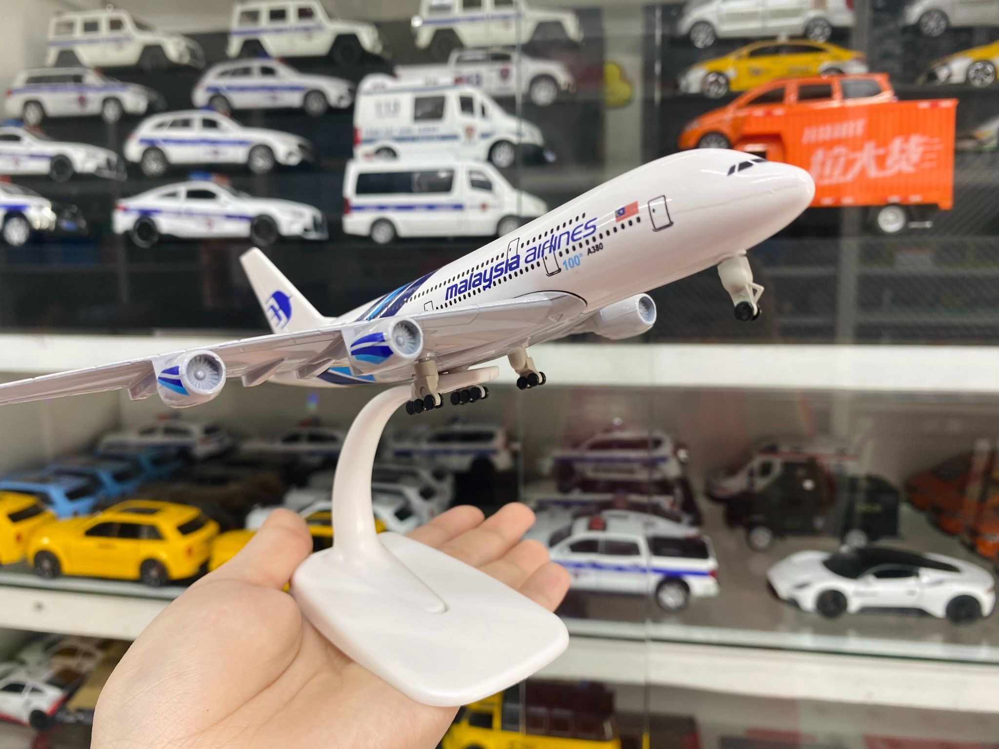 Mô hình máy bay Malaysia Airlines Airbus A380 20cm MB20029