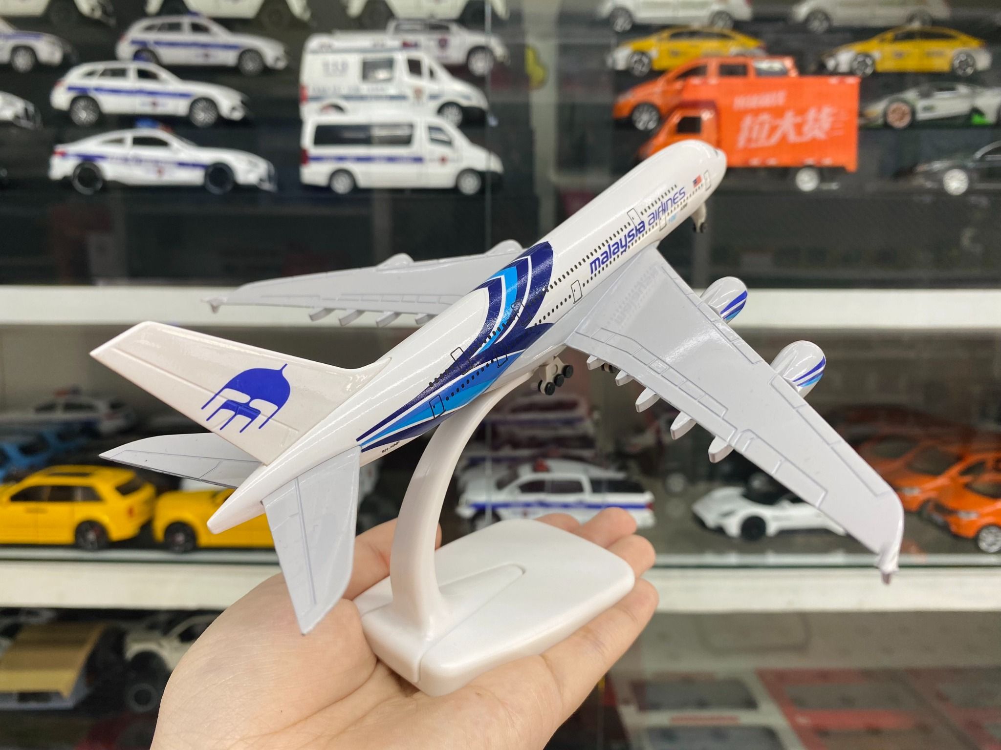 Mô hình máy bay Malaysia Airlines Airbus A380 20cm MB20029