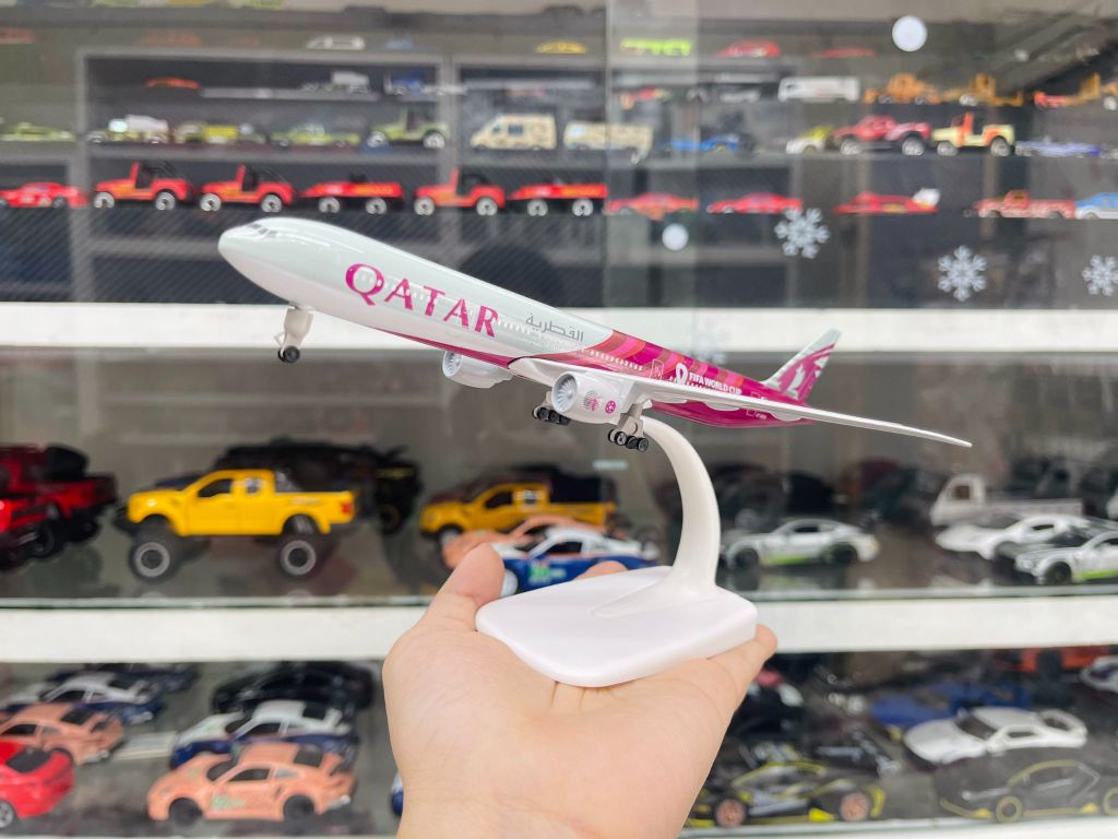 Mô hình máy bay Fifa World Cup Qatar 2022 Boeing B777 20cm MB20032