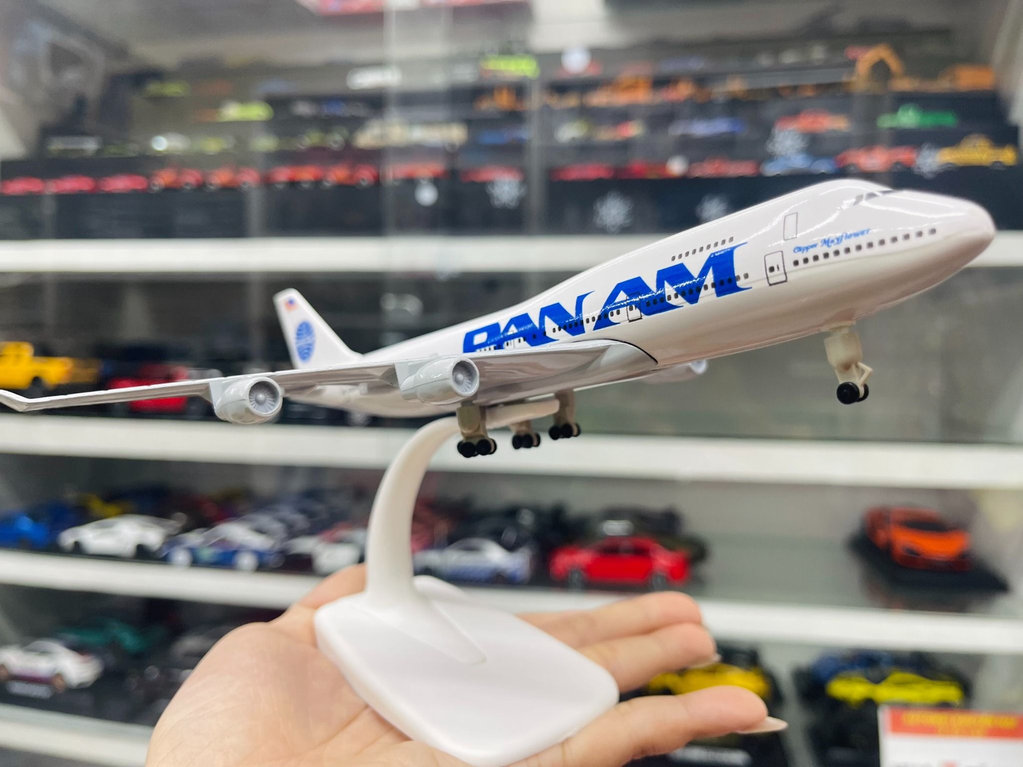 Mô hình máy bay USA Air Pan American World Boeing B747 có bánh xe 20cm MB20042