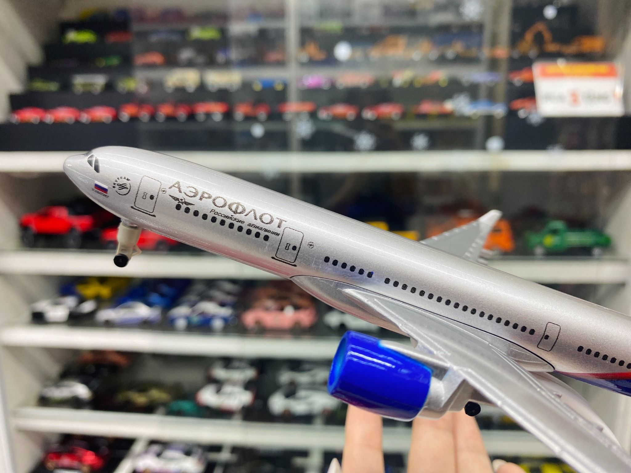 Mô hình máy bay Nga Russia Aeroflot Airbus A330 có bánh xe 20cm MB20044