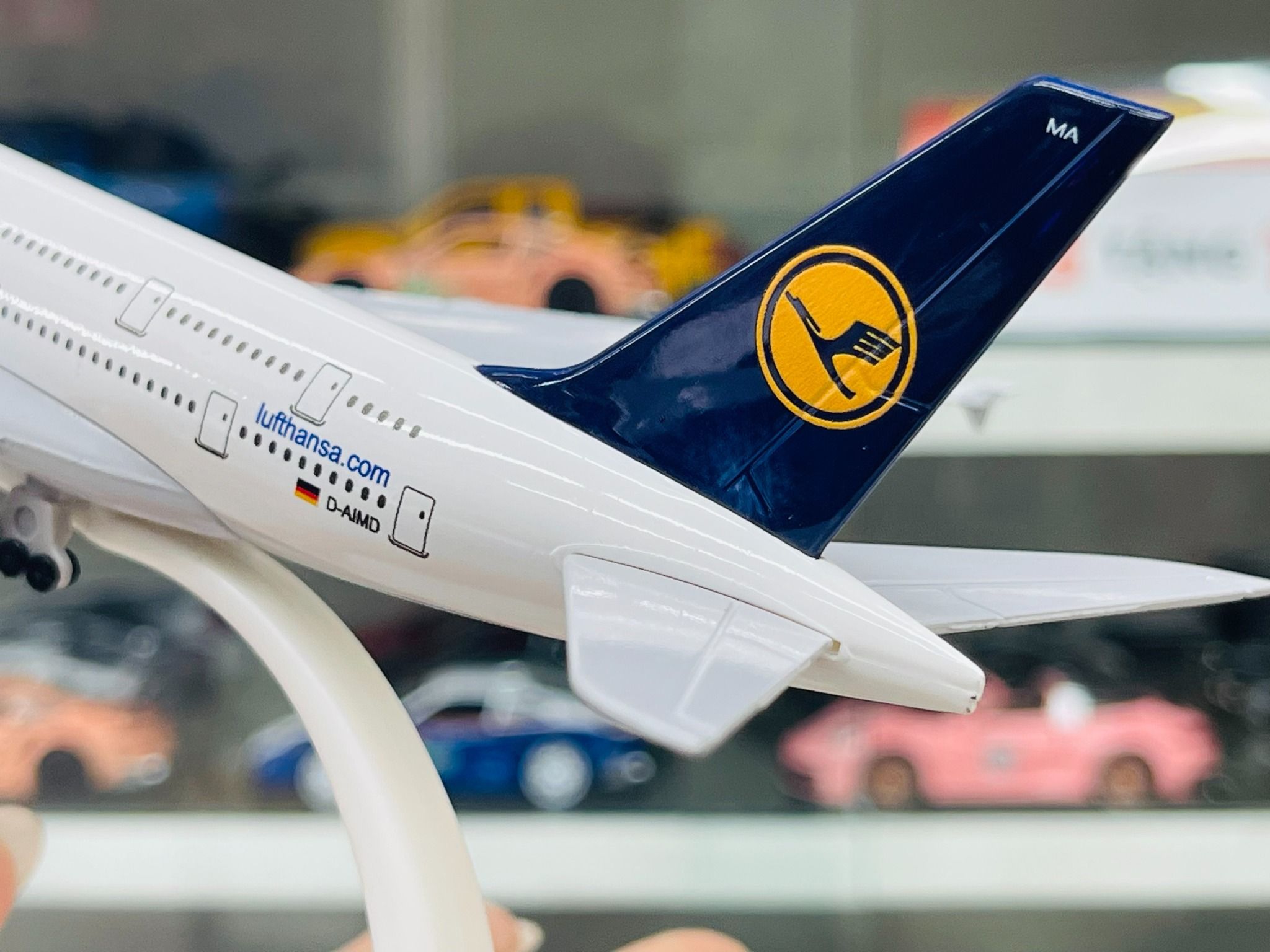 Mô hình máy bay Germany Lufthansa Airbus A380 có bánh xe 20cm MB20050
