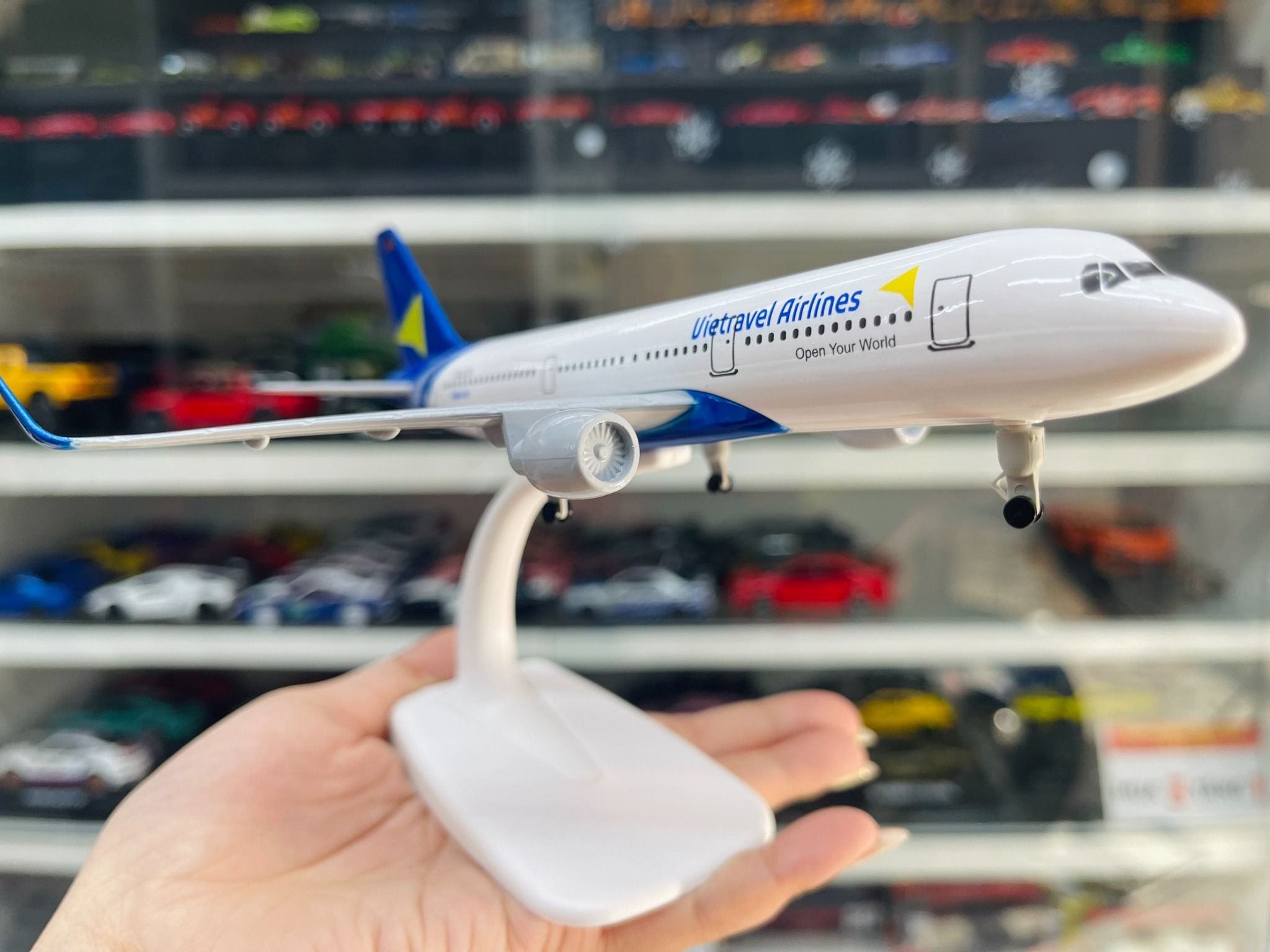 Mô hình máy bay Việt Nam Vietravel Airlines Airbus A321 có bánh xe 20cm MB20052