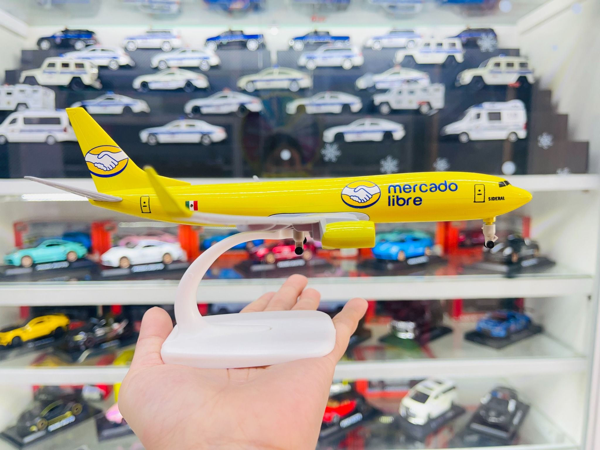 Mô hình máy bay USA Mercado Libre Boeing B737 có bánh xe 20cm MB20053