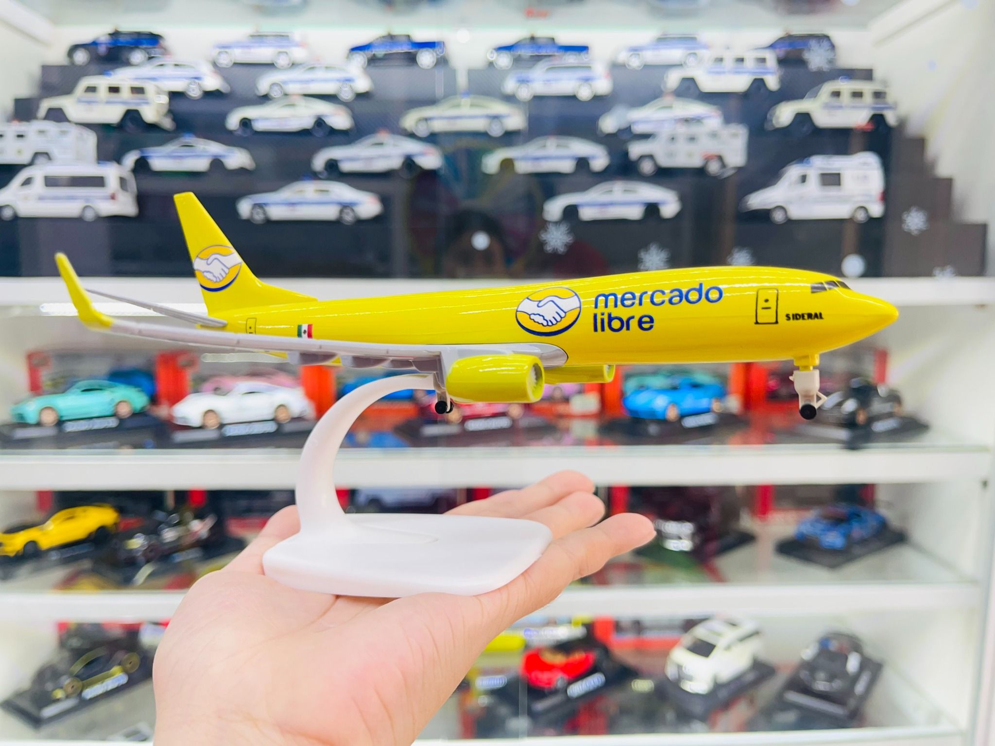Mô hình máy bay USA Mercado Libre Boeing B737 có bánh xe 20cm MB20053