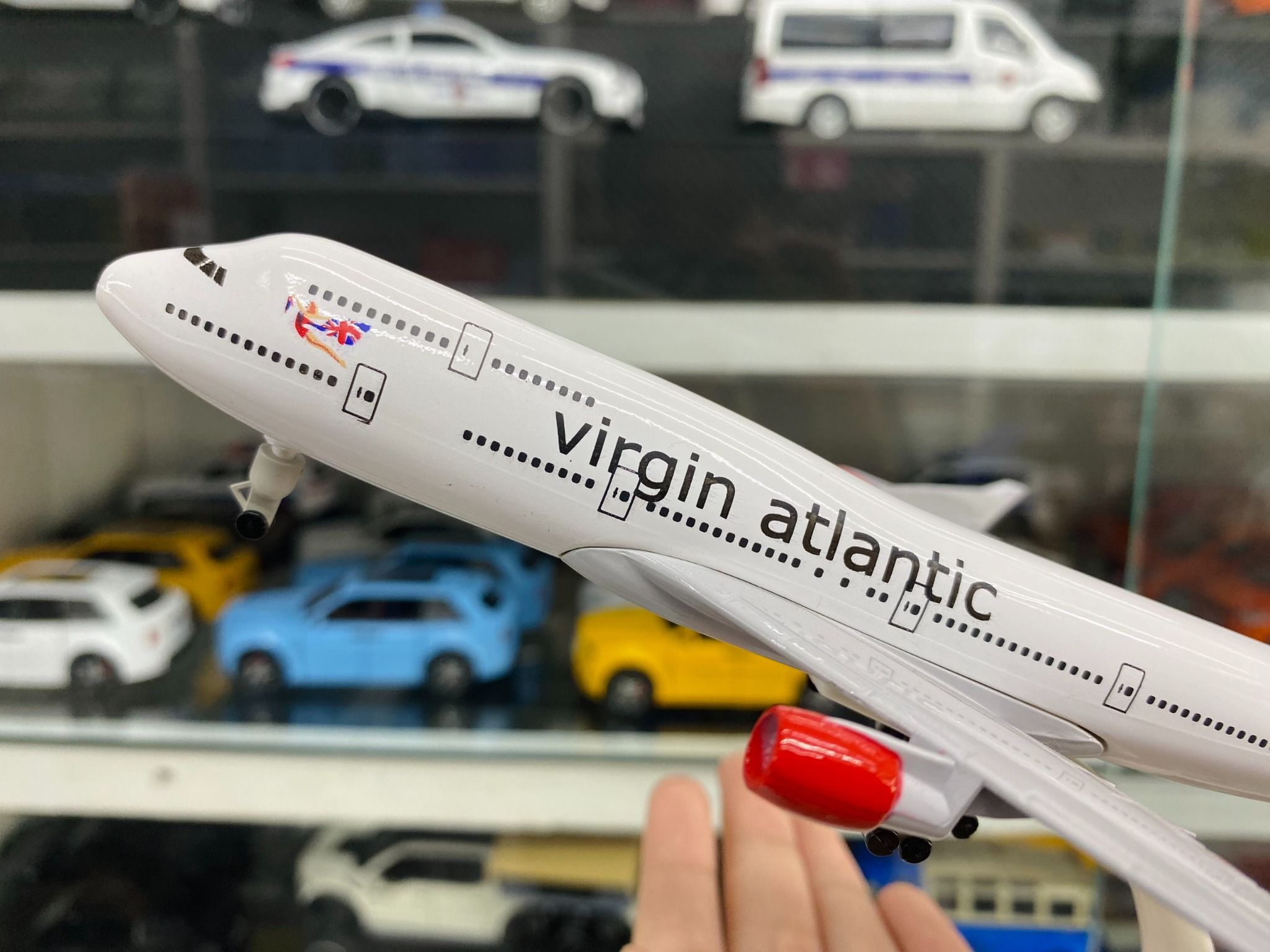 Mô hình máy bay Canada Virgin Atlantic Airways Boeing B747 20cm MB20072