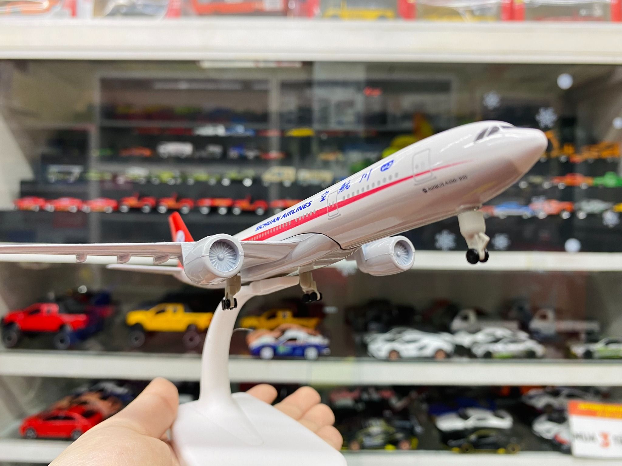 Mô hình máy bay Hãng Hàng Không Tứ Xuyên Airbus Sichuan A330 có bánh xe 20cm MB20073
