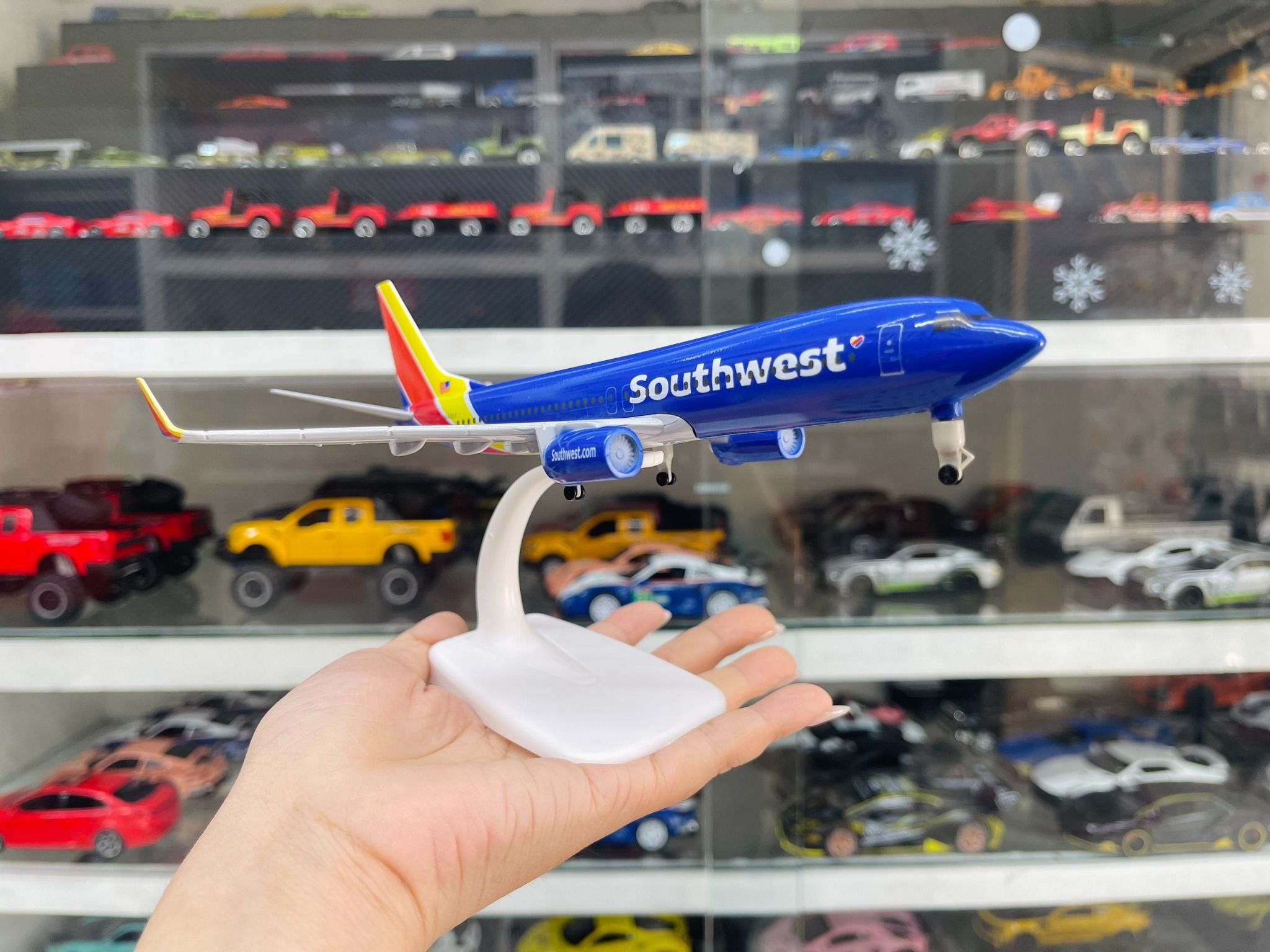 Mô hình máy bay USA Southwest Boeing B737 có bánh xe 20cm MB20074