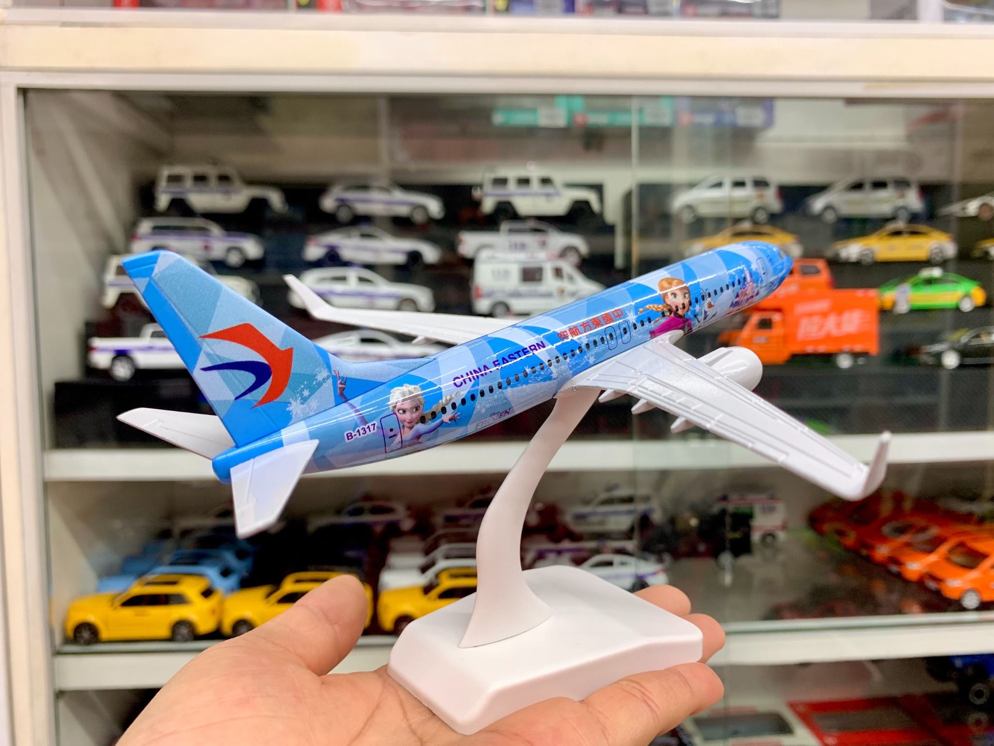 Mô hình máy bay China Eastern Boeing B737 kích thước 20cm MB20078