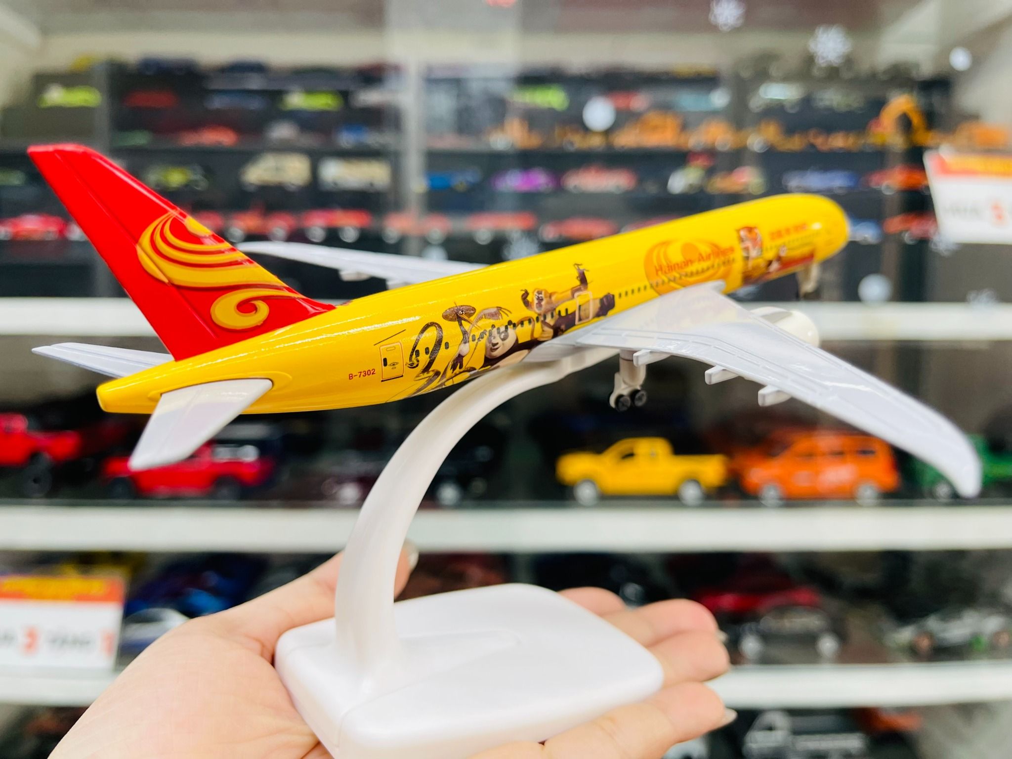 Mô hình máy bay Hainan Panda Boeing B787 yellow kích thước 20cm MB20089