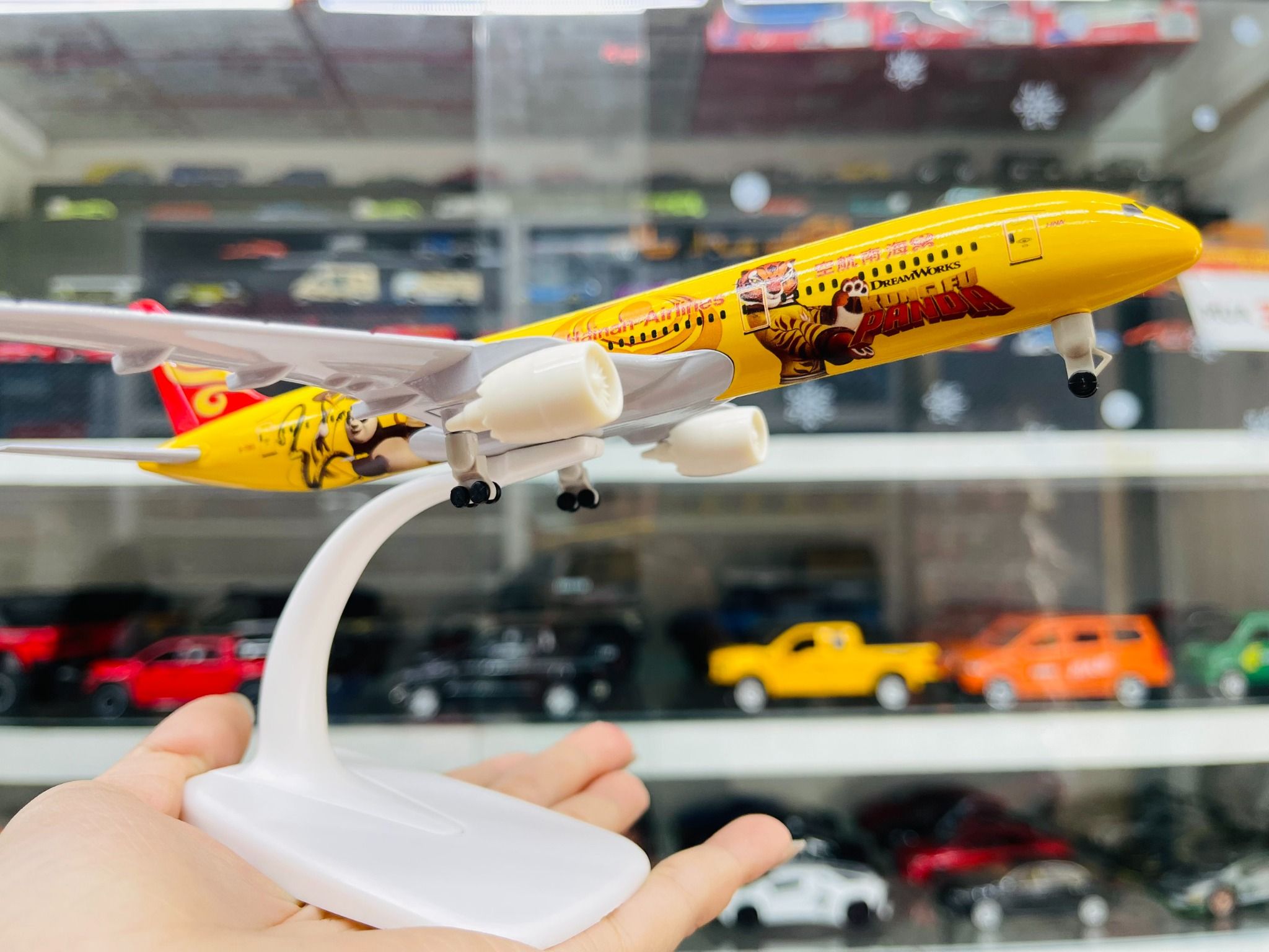 Mô hình máy bay Hainan Panda Boeing B787 yellow kích thước 20cm MB20089