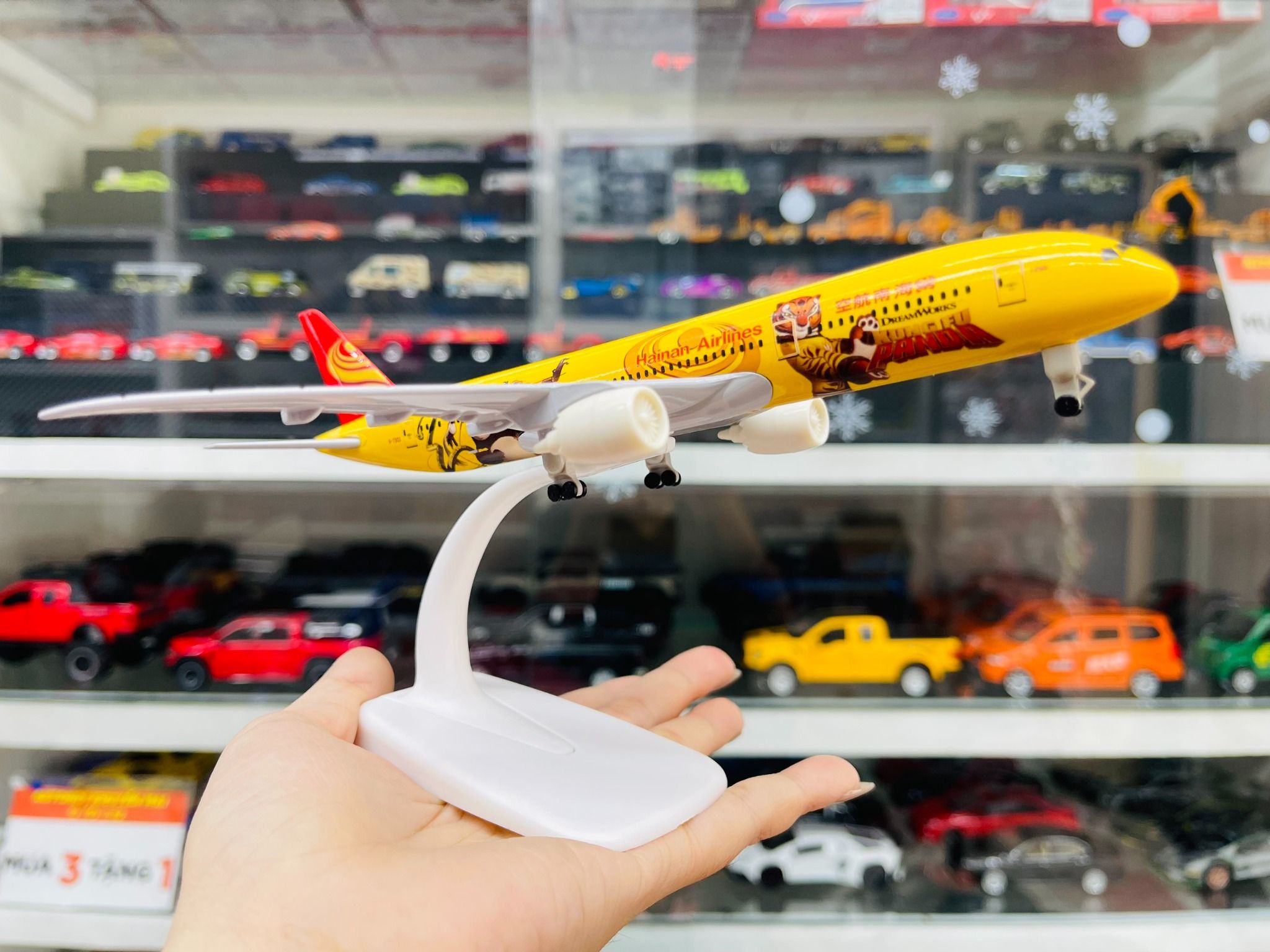 Mô hình máy bay Hainan Panda Boeing B787 yellow kích thước 20cm MB20089