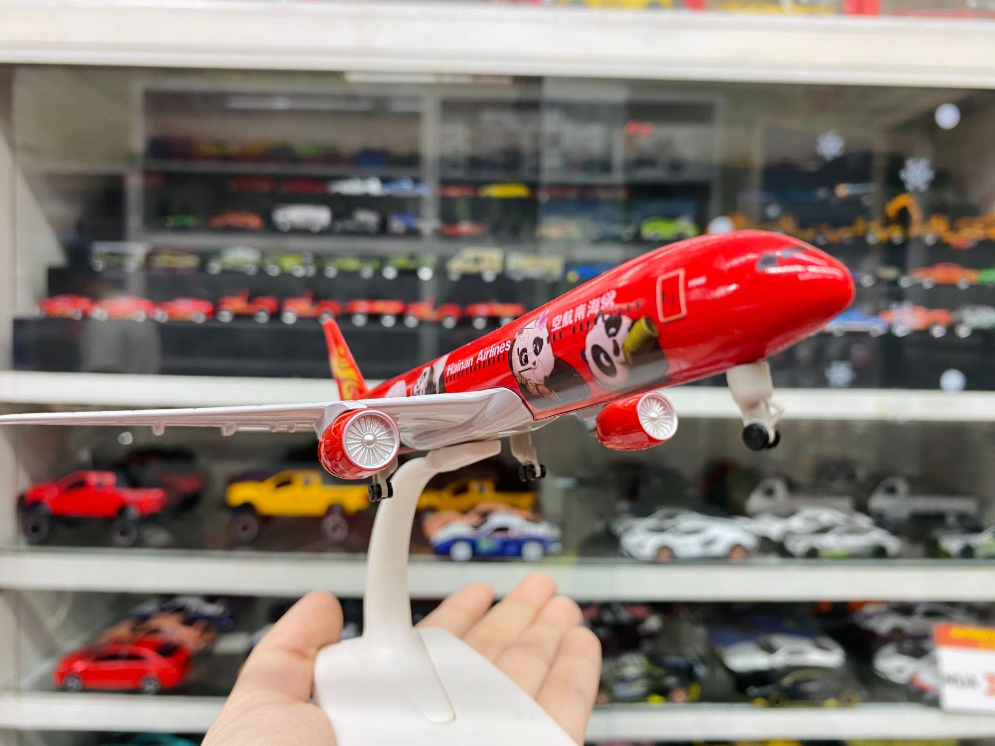 Mô hình máy bay Hainan Panda Boeing B787 red kích thước 20cm MB20091
