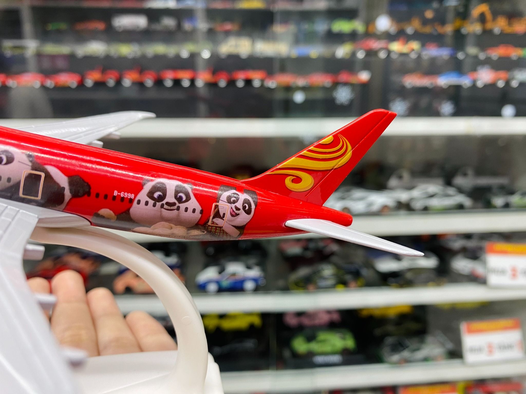 Mô hình máy bay Hainan Panda Boeing B787 red kích thước 20cm MB20091