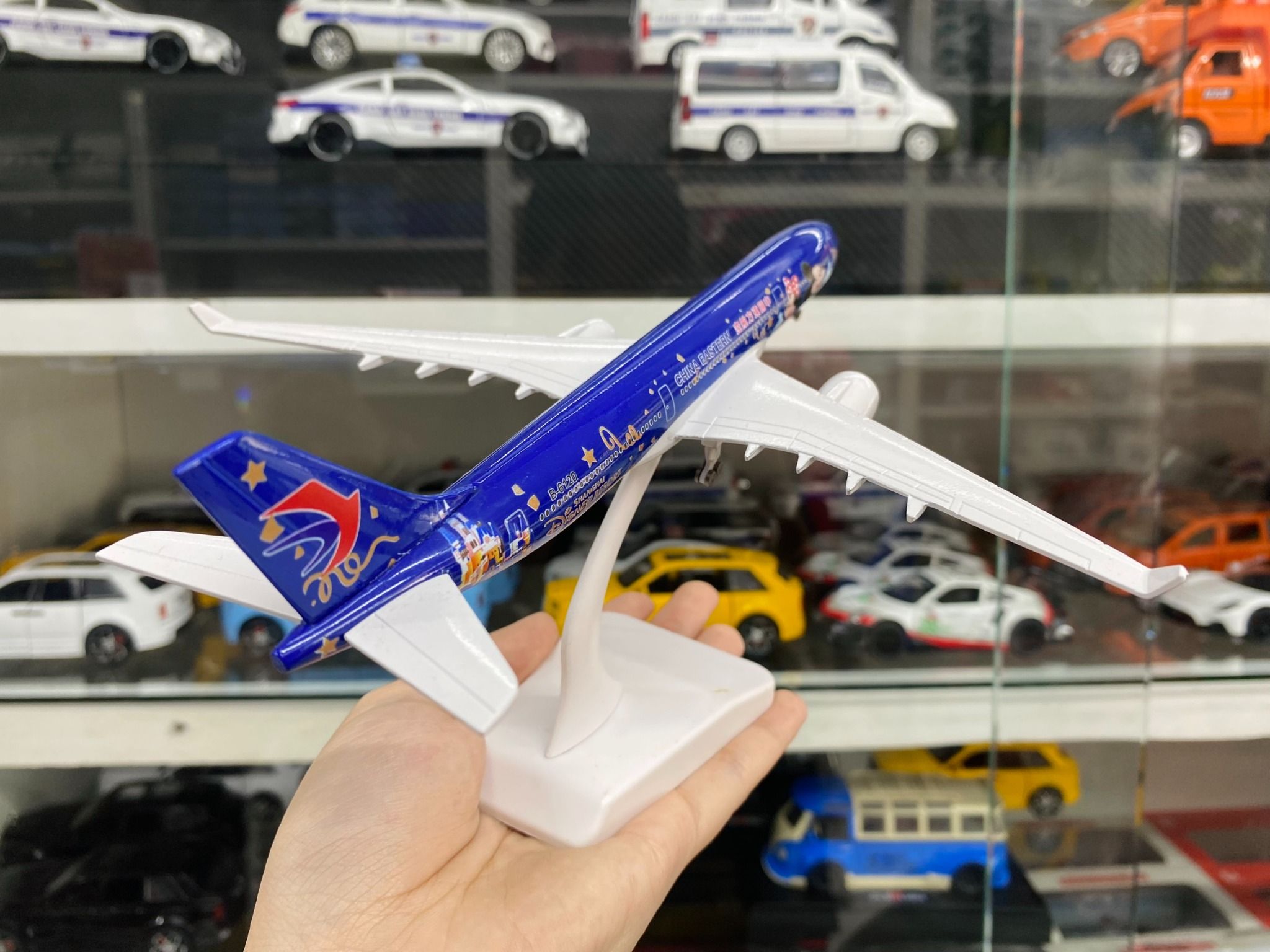 Mô hình máy bay China Eastern Mickey Airbus A330 kích thước 20cm MB20094