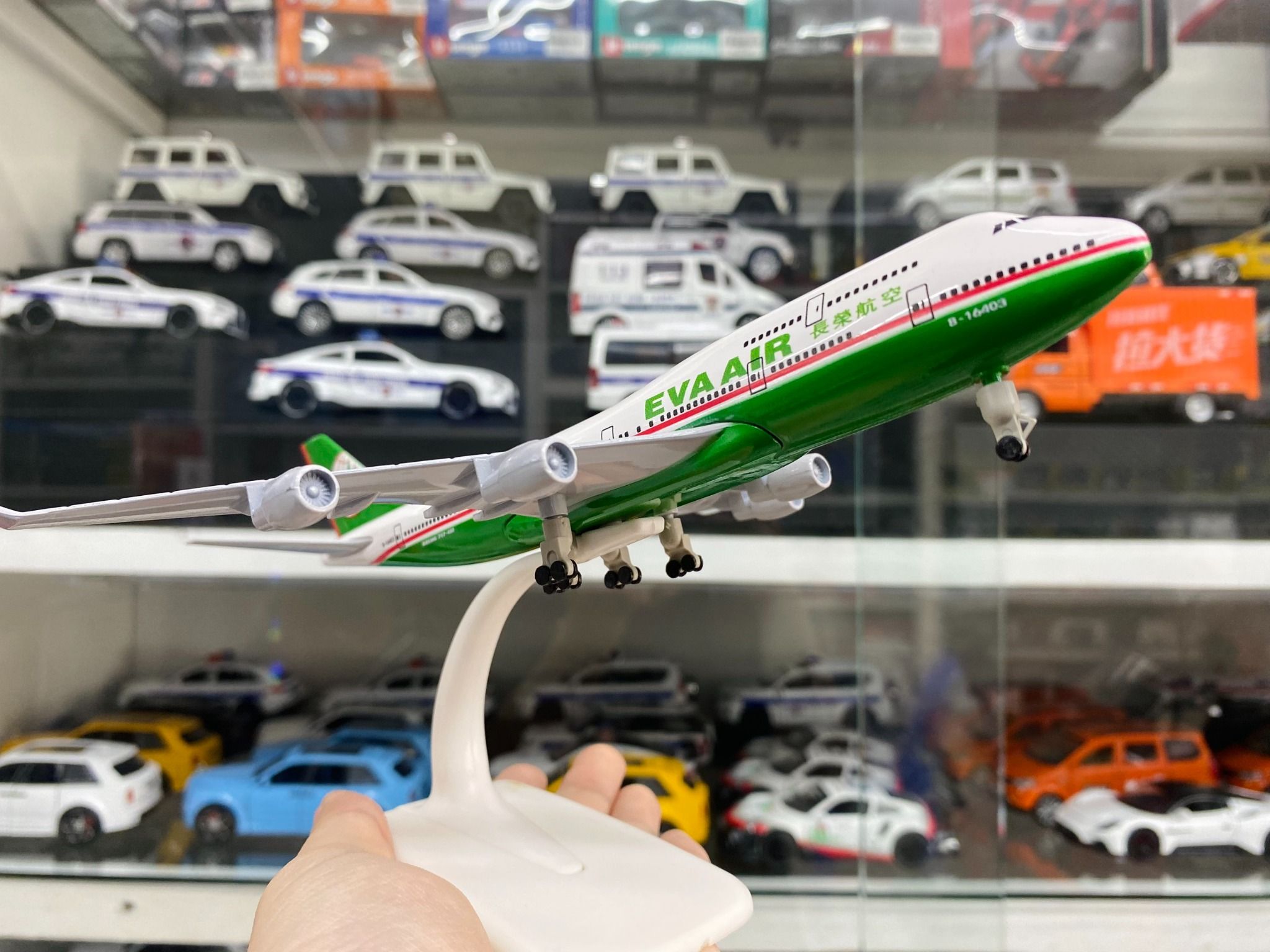 Mô hình máy bay EVA Air Boeing B747 20cm MB20102