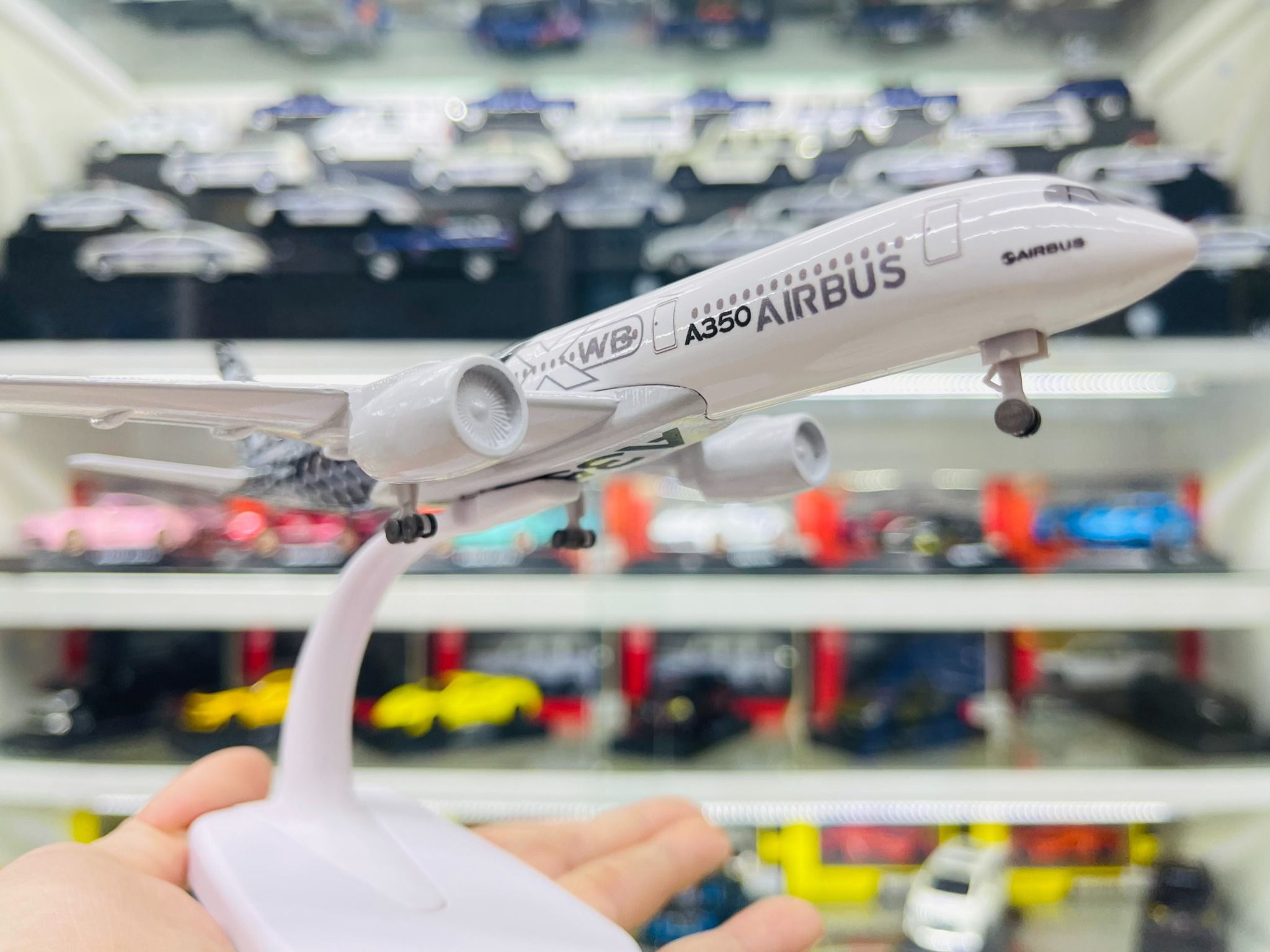 Mô hình máy bay Airlines Airbus A350 XWB có bánh xe 20cm MB20116