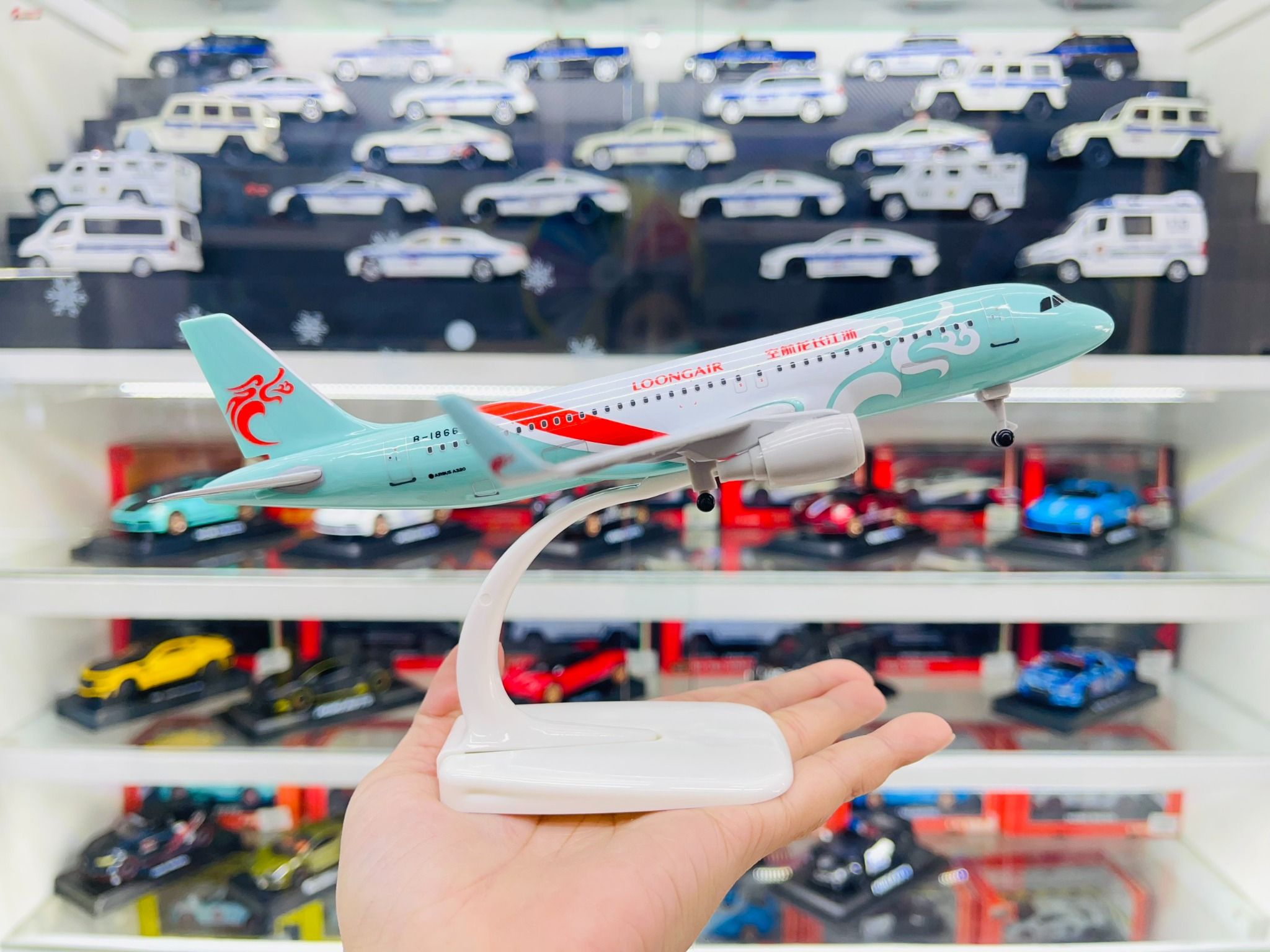 Mô hình máy bay Zhejiang Changlong Airbus A320 có bánh xe kích thước 20cm MB20124