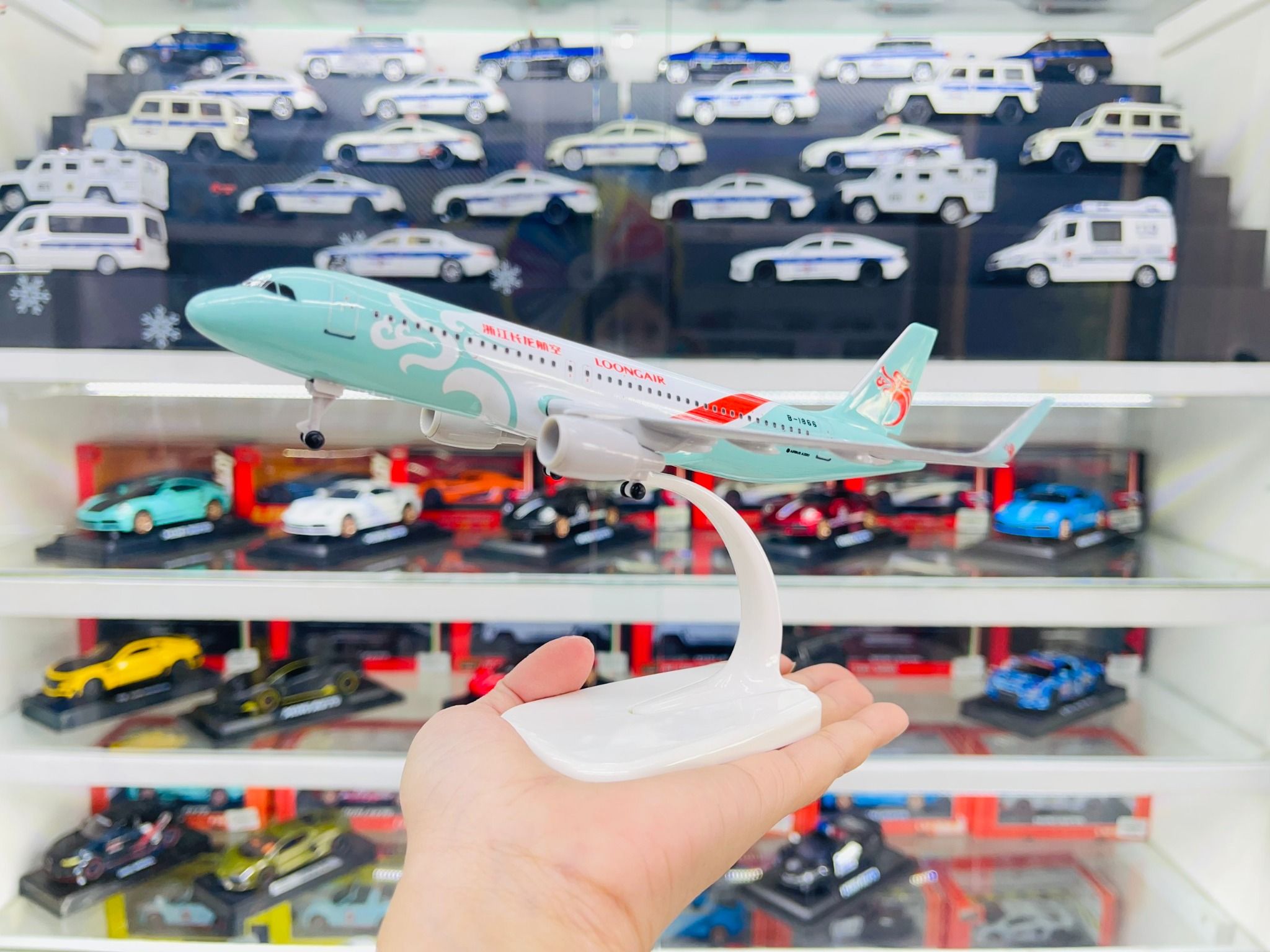 Mô hình máy bay Zhejiang Changlong Airbus A320 có bánh xe kích thước 20cm MB20124