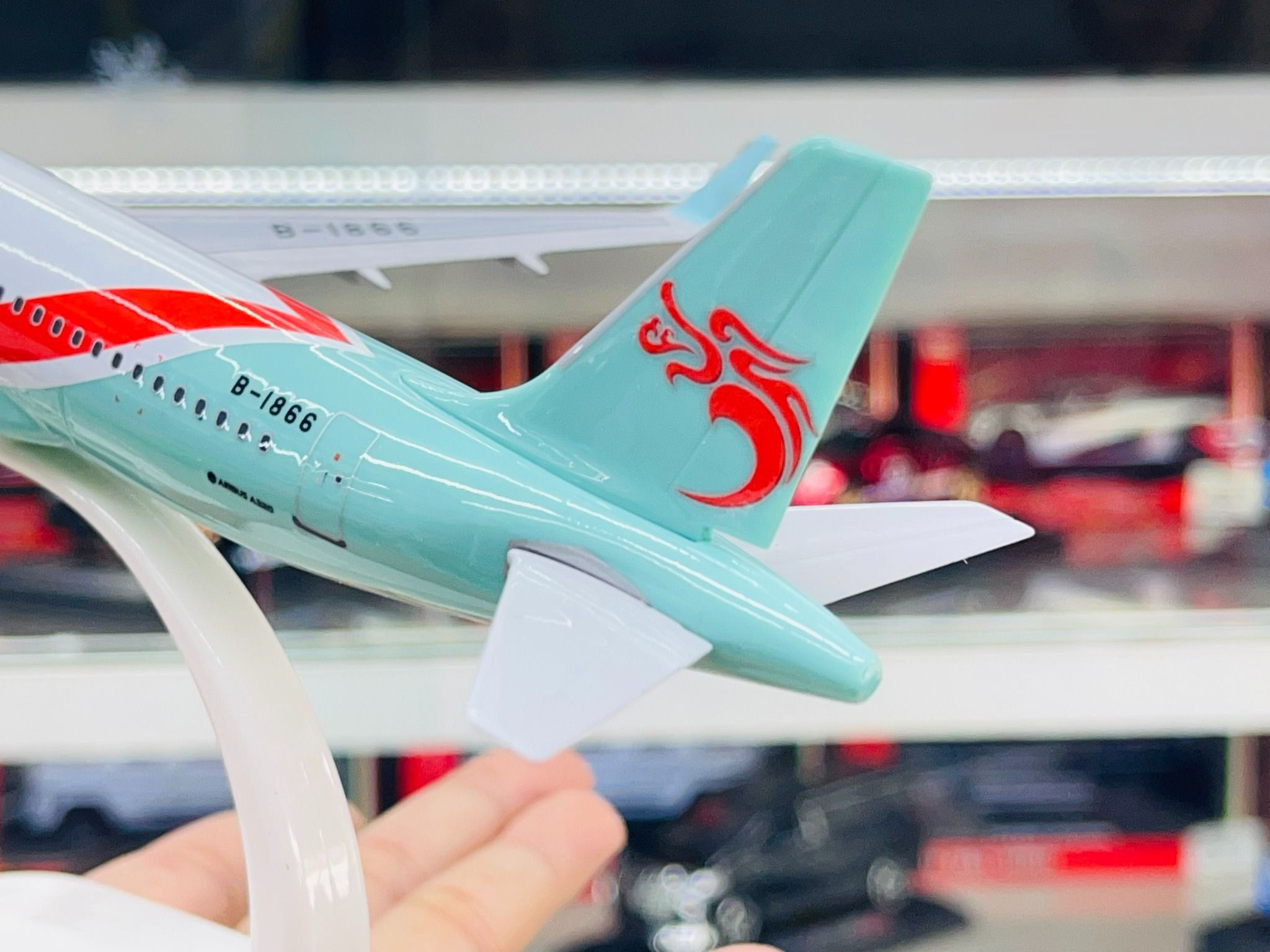 Mô hình máy bay Zhejiang Changlong Airbus A320 có bánh xe kích thước 20cm MB20124