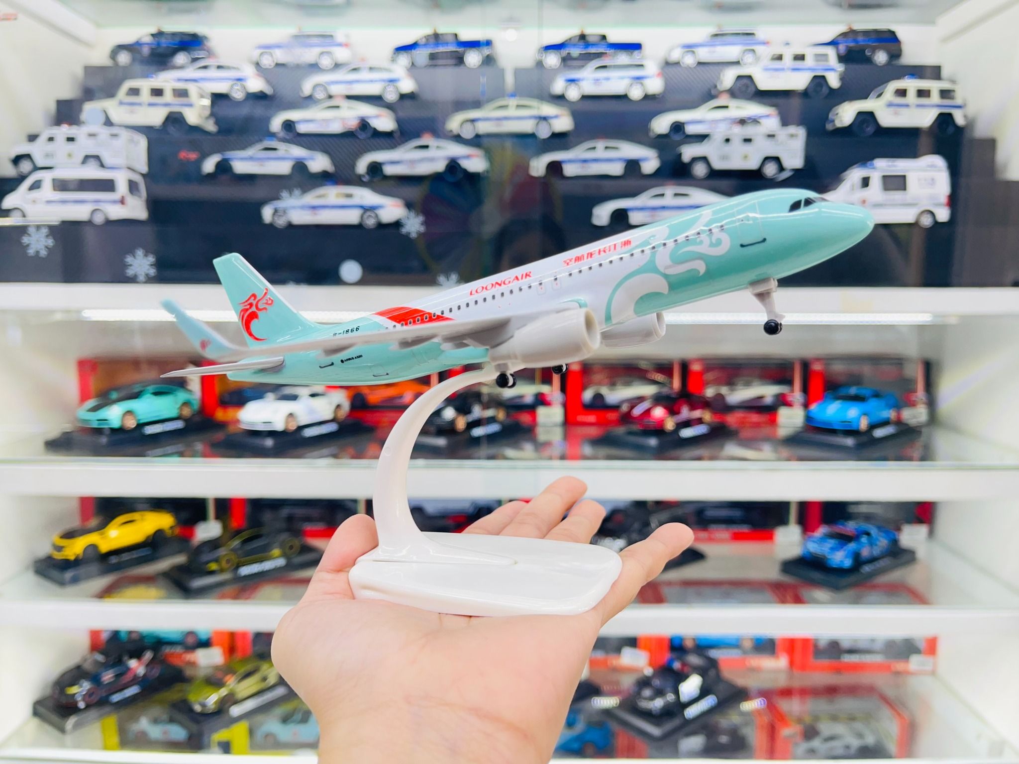 Mô hình máy bay Zhejiang Changlong Airbus A320 có bánh xe kích thước 20cm MB20124