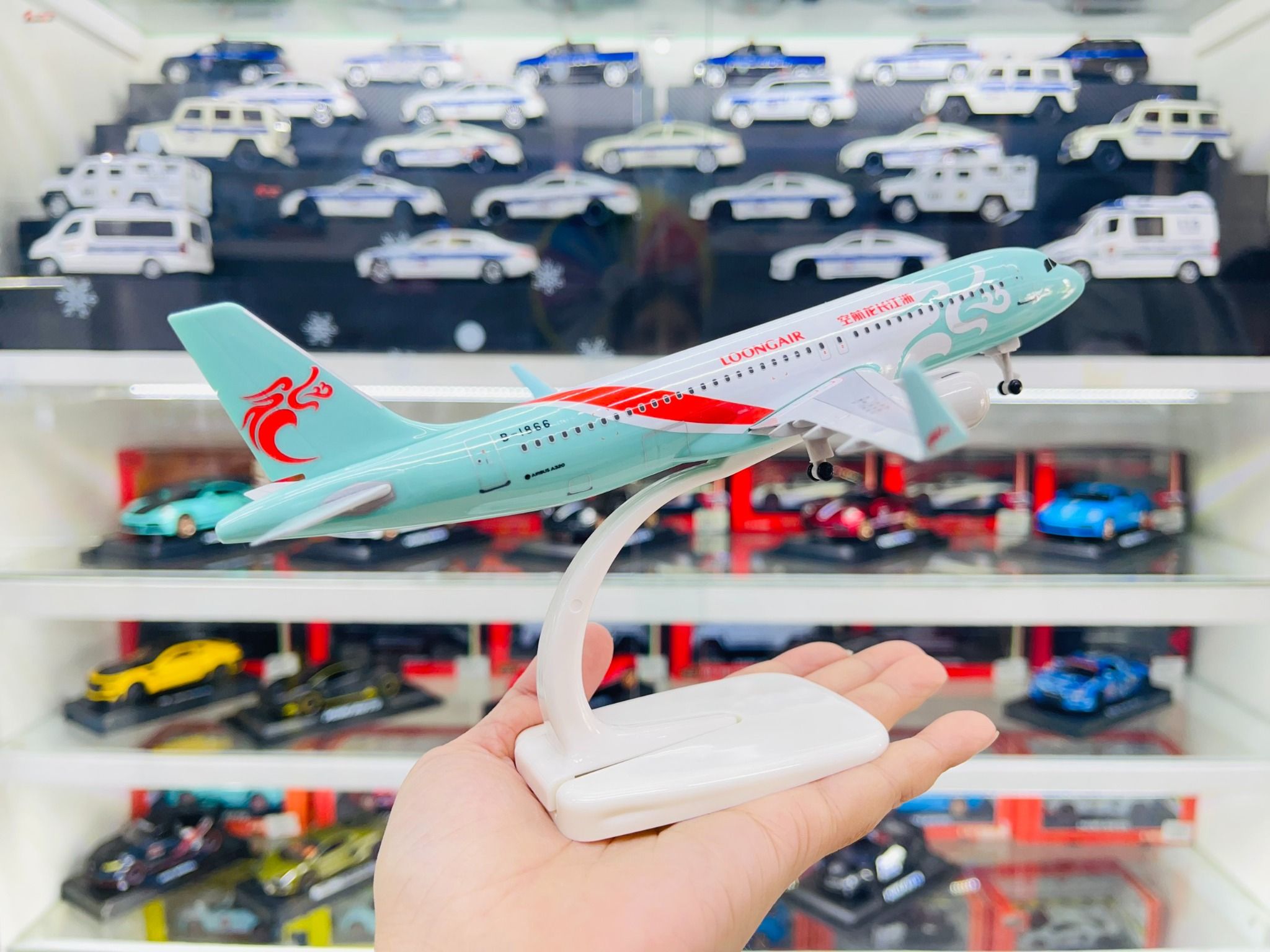 Mô hình máy bay Zhejiang Changlong Airbus A320 có bánh xe kích thước 20cm MB20124